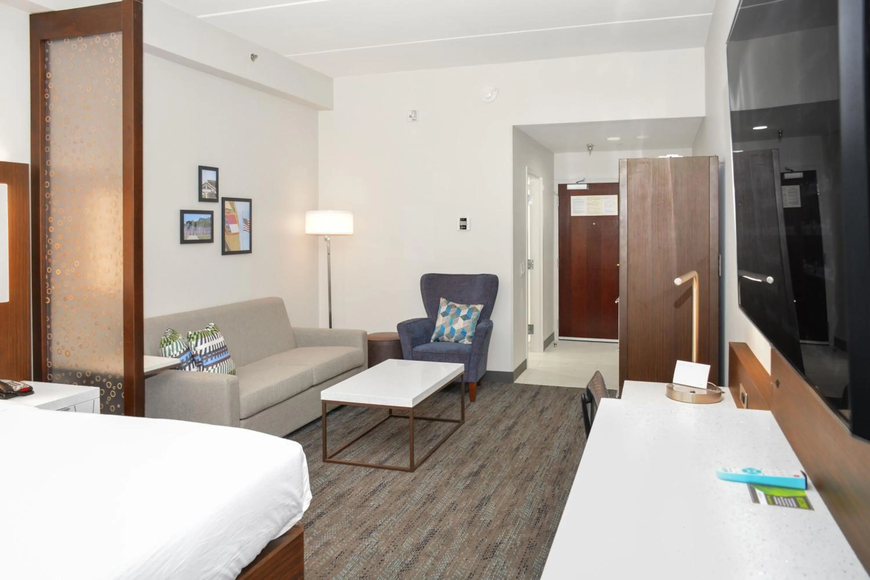 Photo of the whole room, Bed in Four Points by Sheraton Fayetteville Fort Bragg