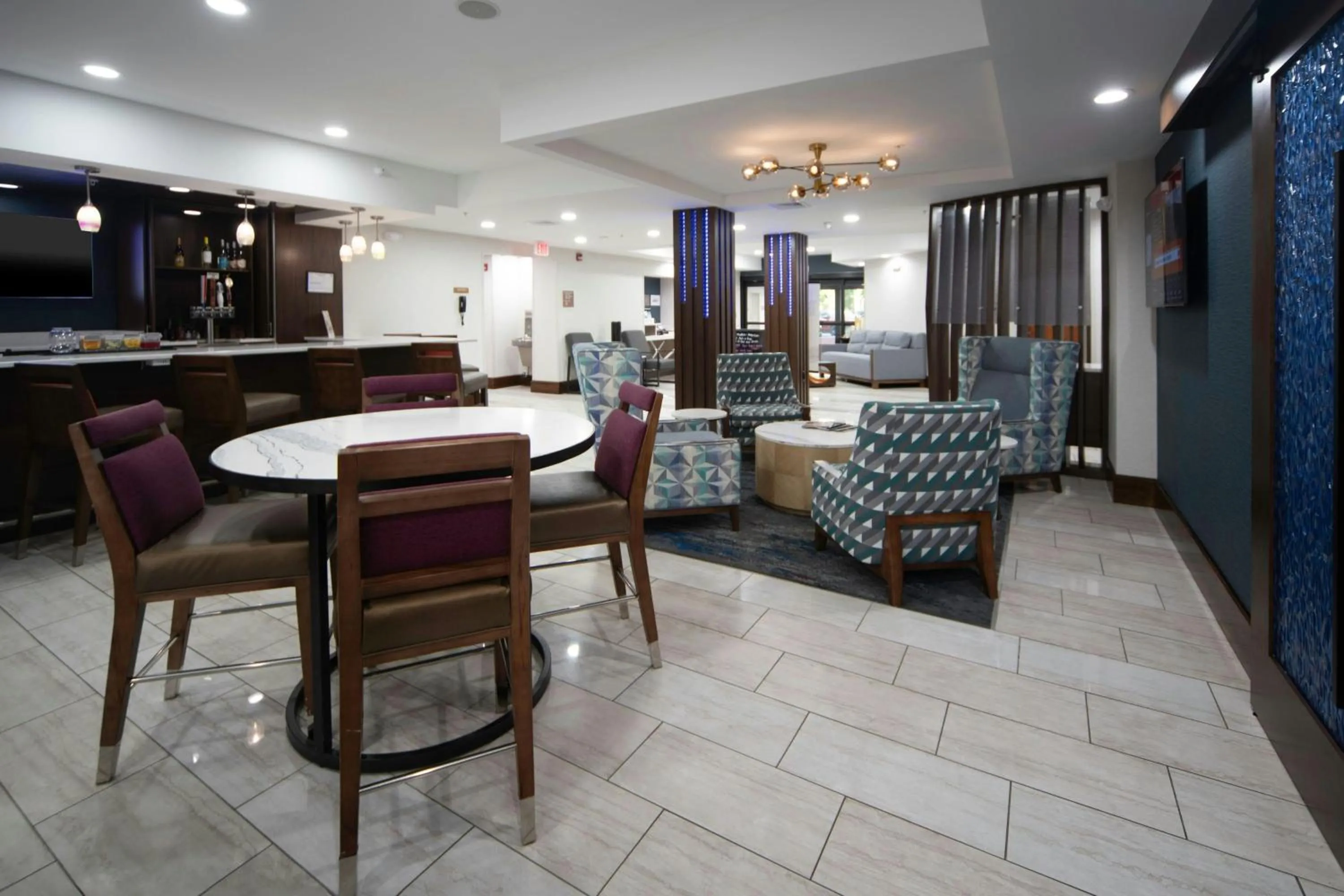 Lounge or bar in Four Points by Sheraton Fayetteville Fort Bragg