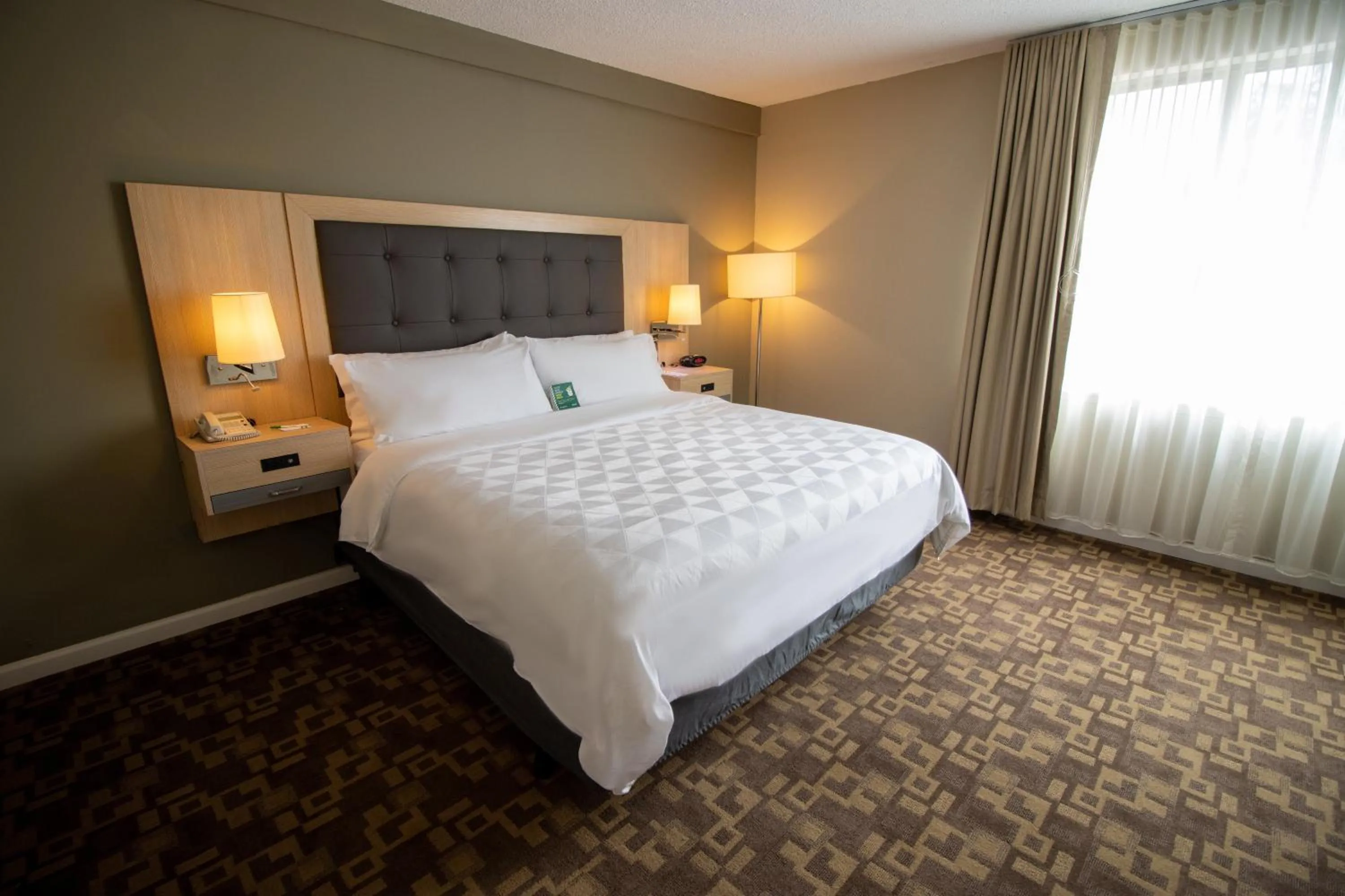 Photo of the whole room, Bed in Holiday Inn Scranton East - Dunmore by IHG