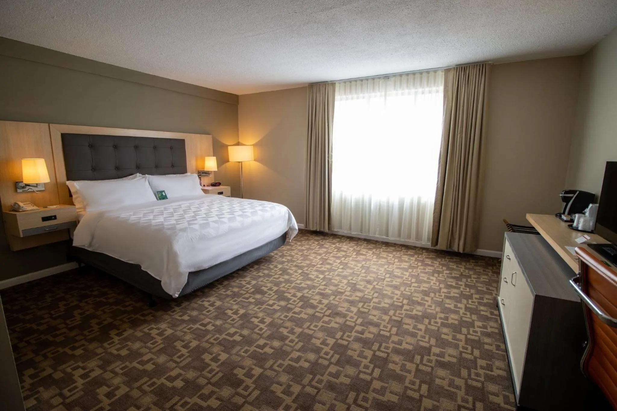 Photo of the whole room, Bed in Holiday Inn Scranton East - Dunmore by IHG