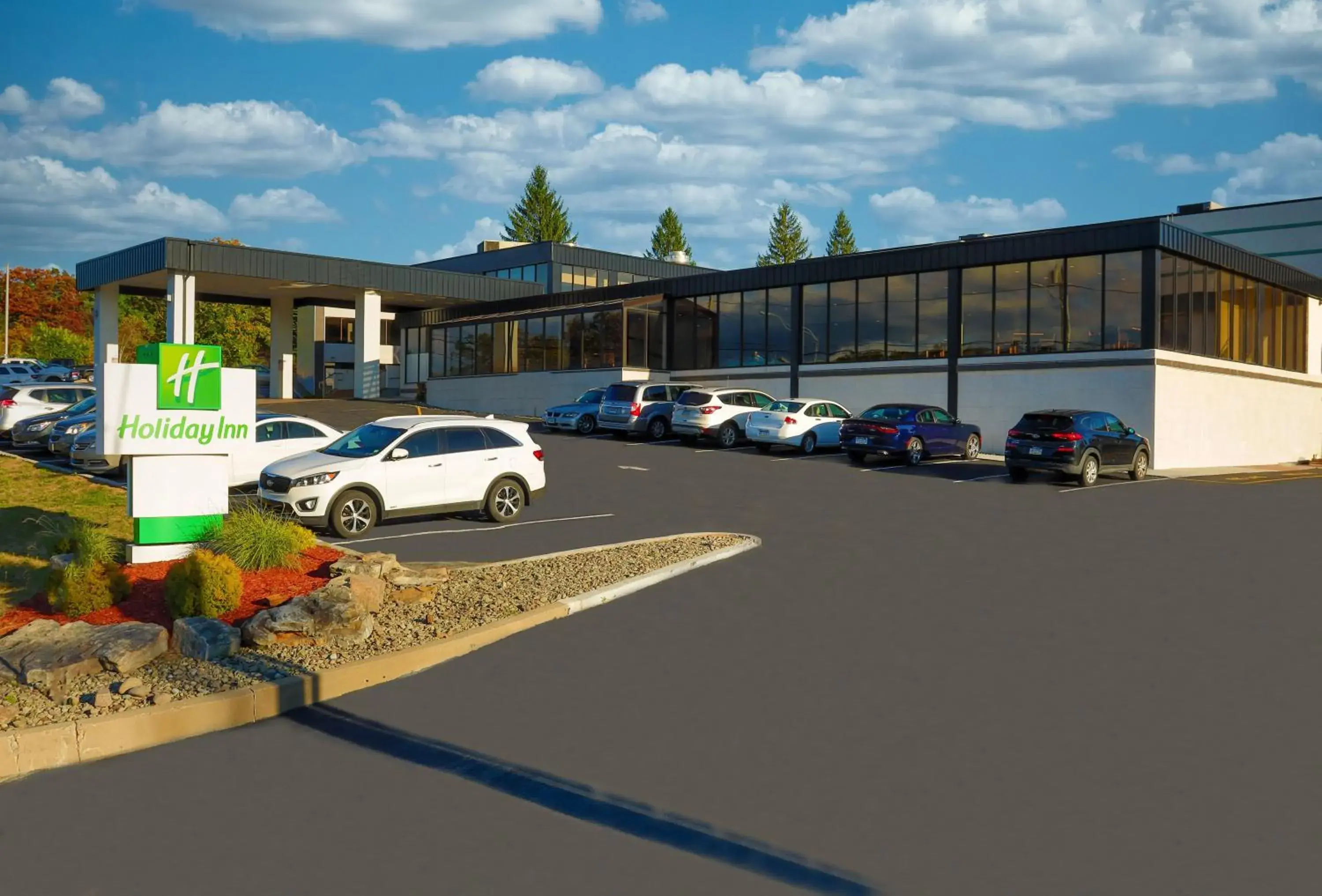 Property building in Holiday Inn Scranton East - Dunmore by IHG Property building in Holiday Inn Scranton East - Dunmore by IHG