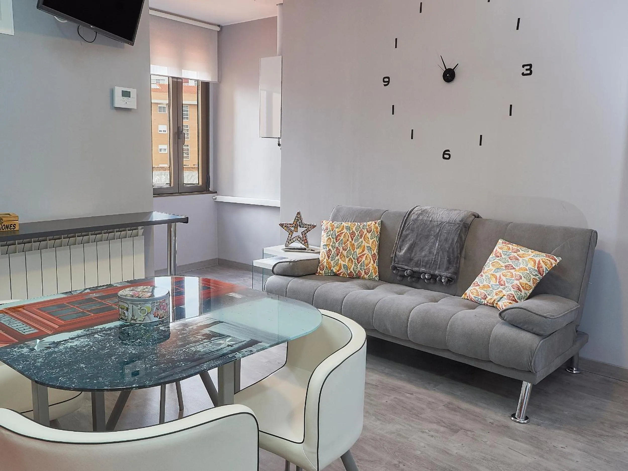 Library in Entrevias Lodging - con Garaje y WIFI