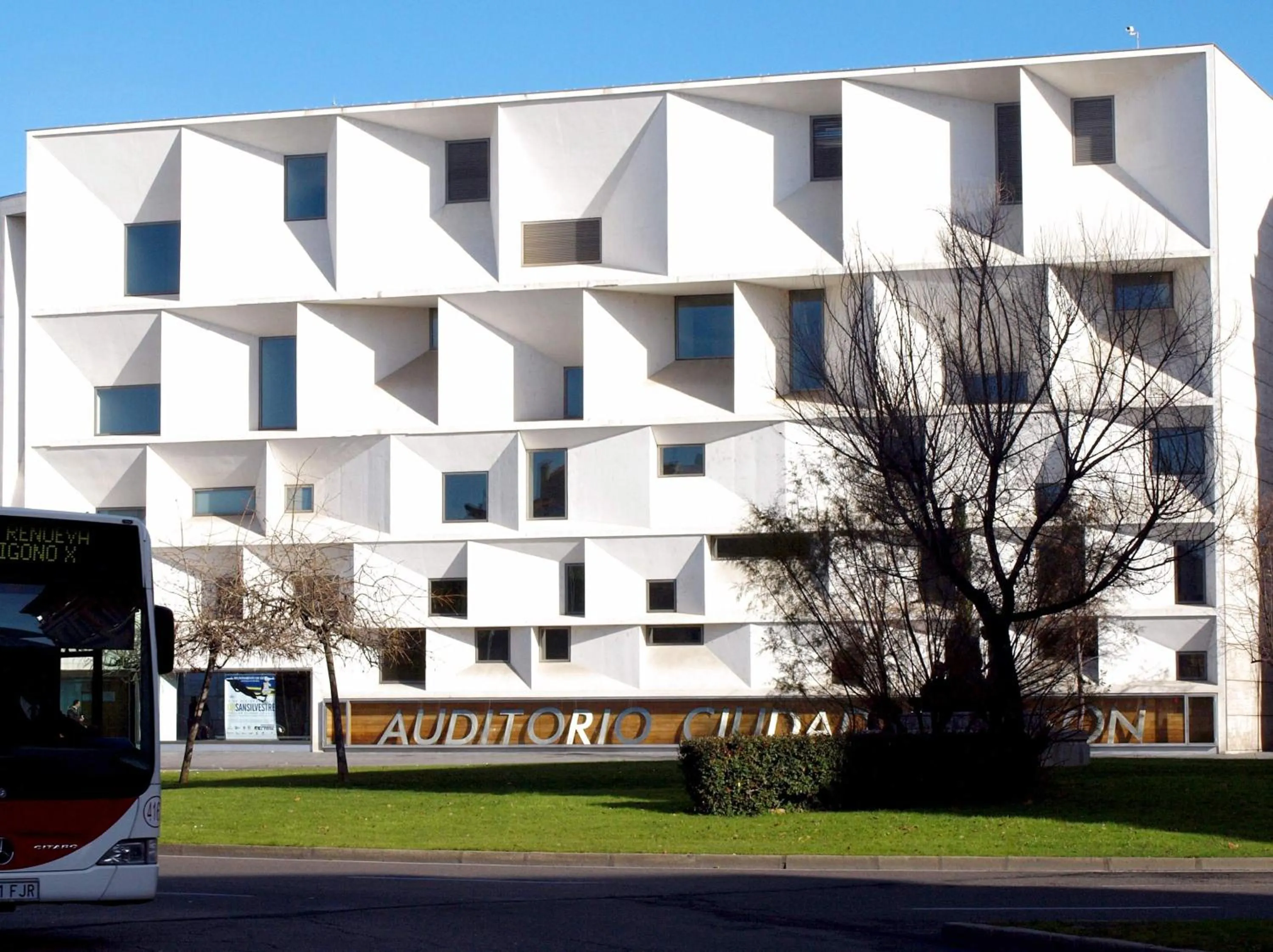 Off site in Entrevias Lodging - con Garaje y WIFI