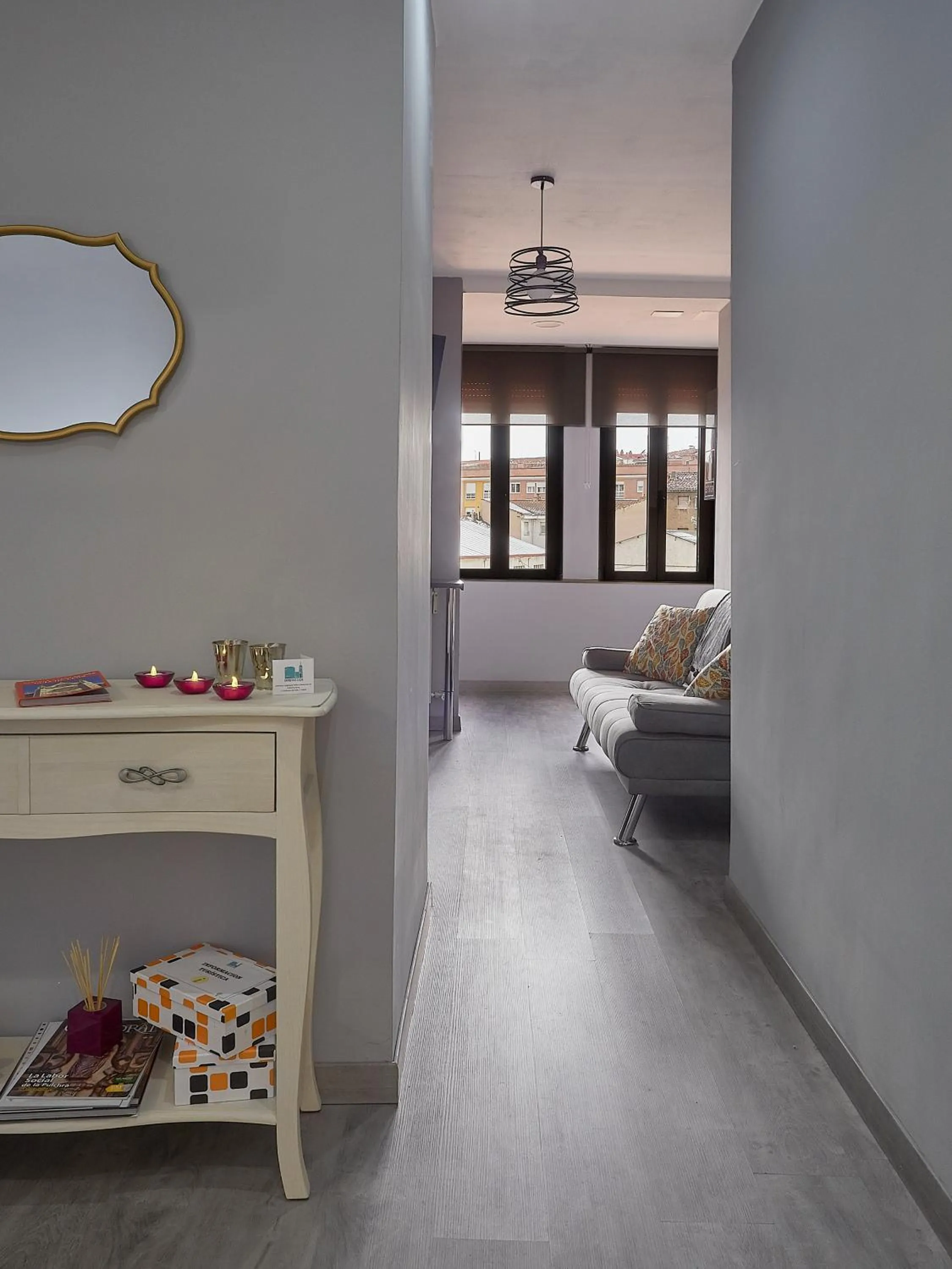 Lobby or reception, Bed in Entrevias Lodging - con Garaje y WIFI