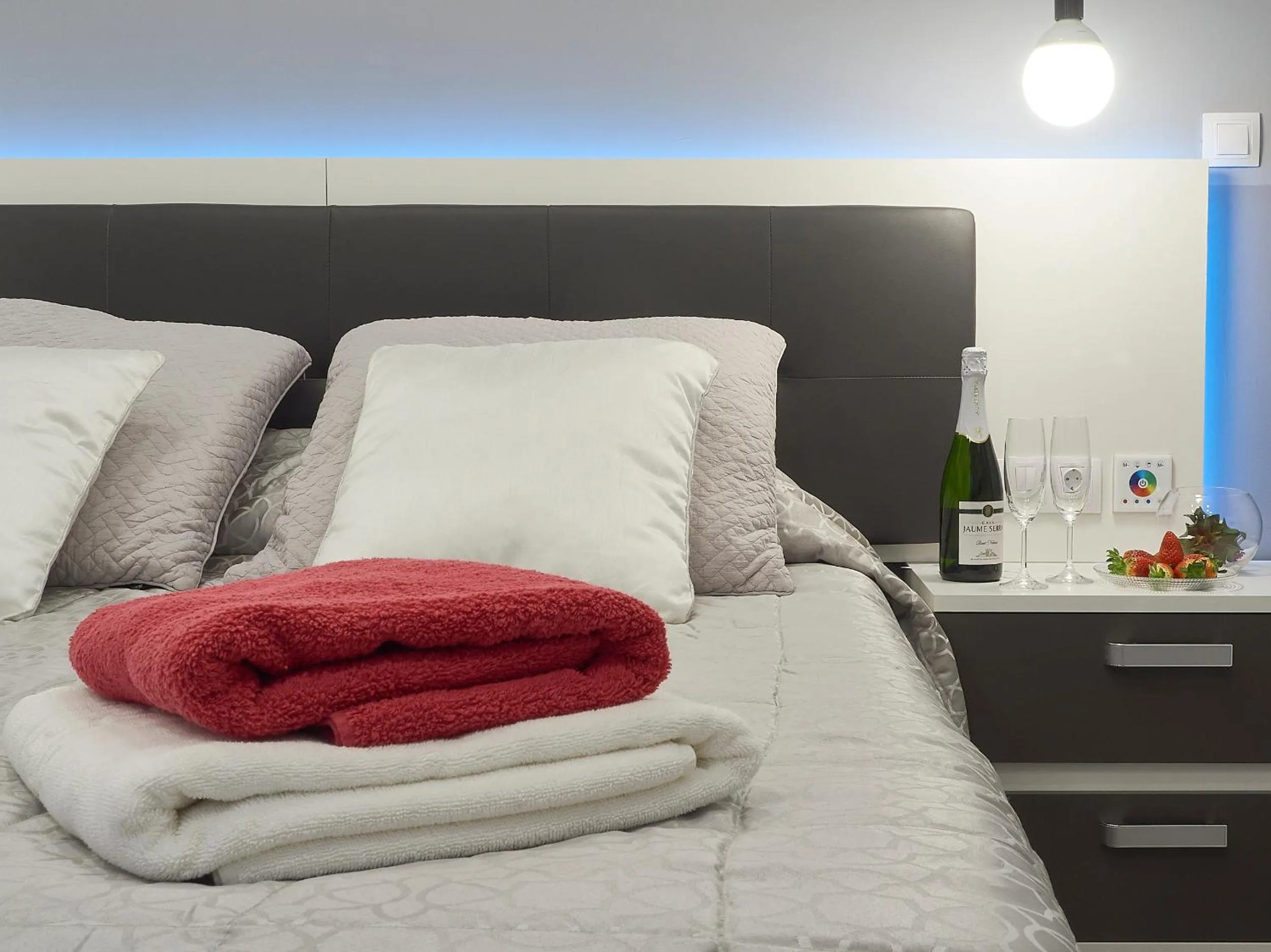 Bed in Entrevias Lodging - con Garaje y WIFI