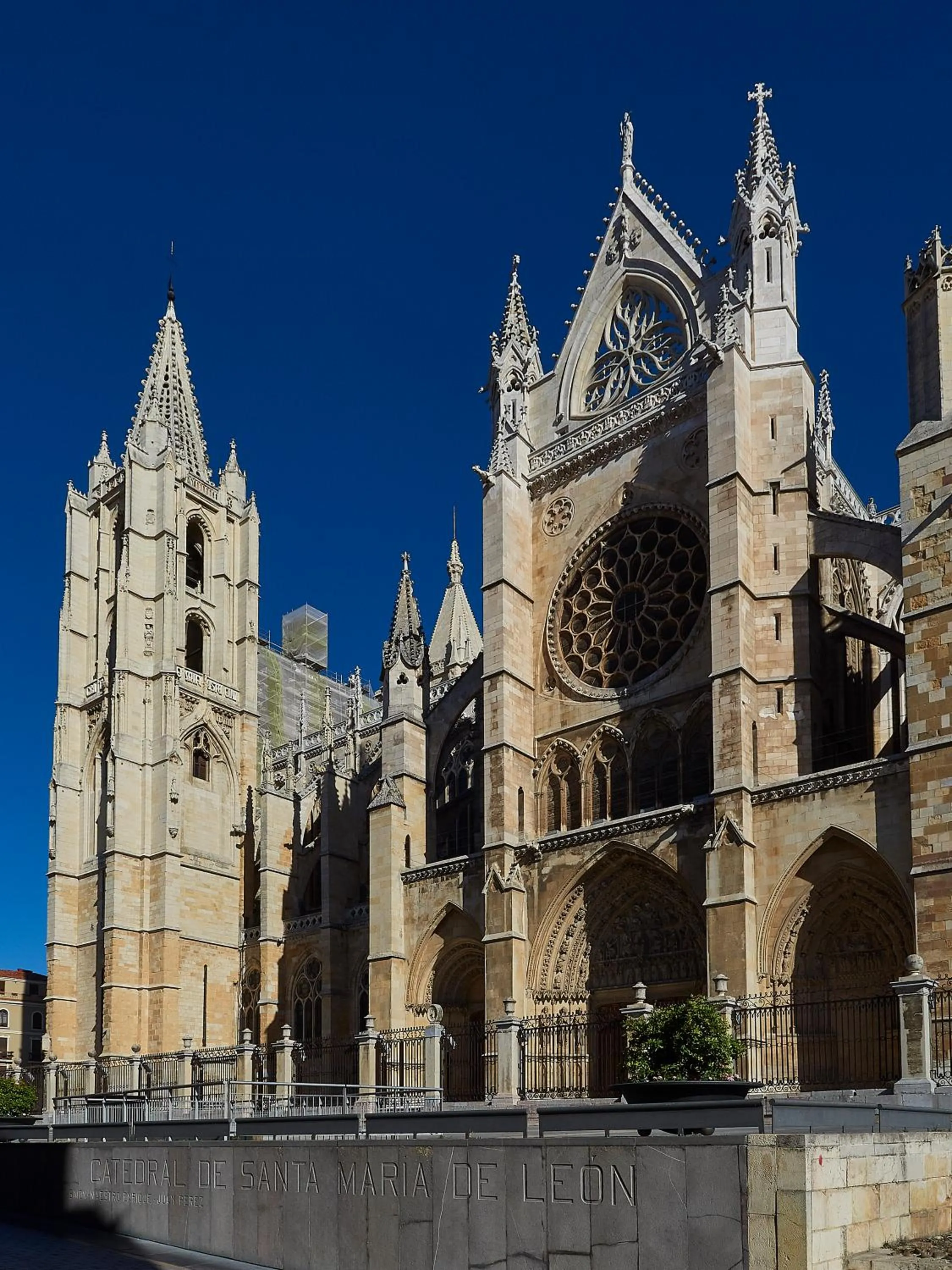 Off site in Entrevias Lodging - con Garaje y WIFI