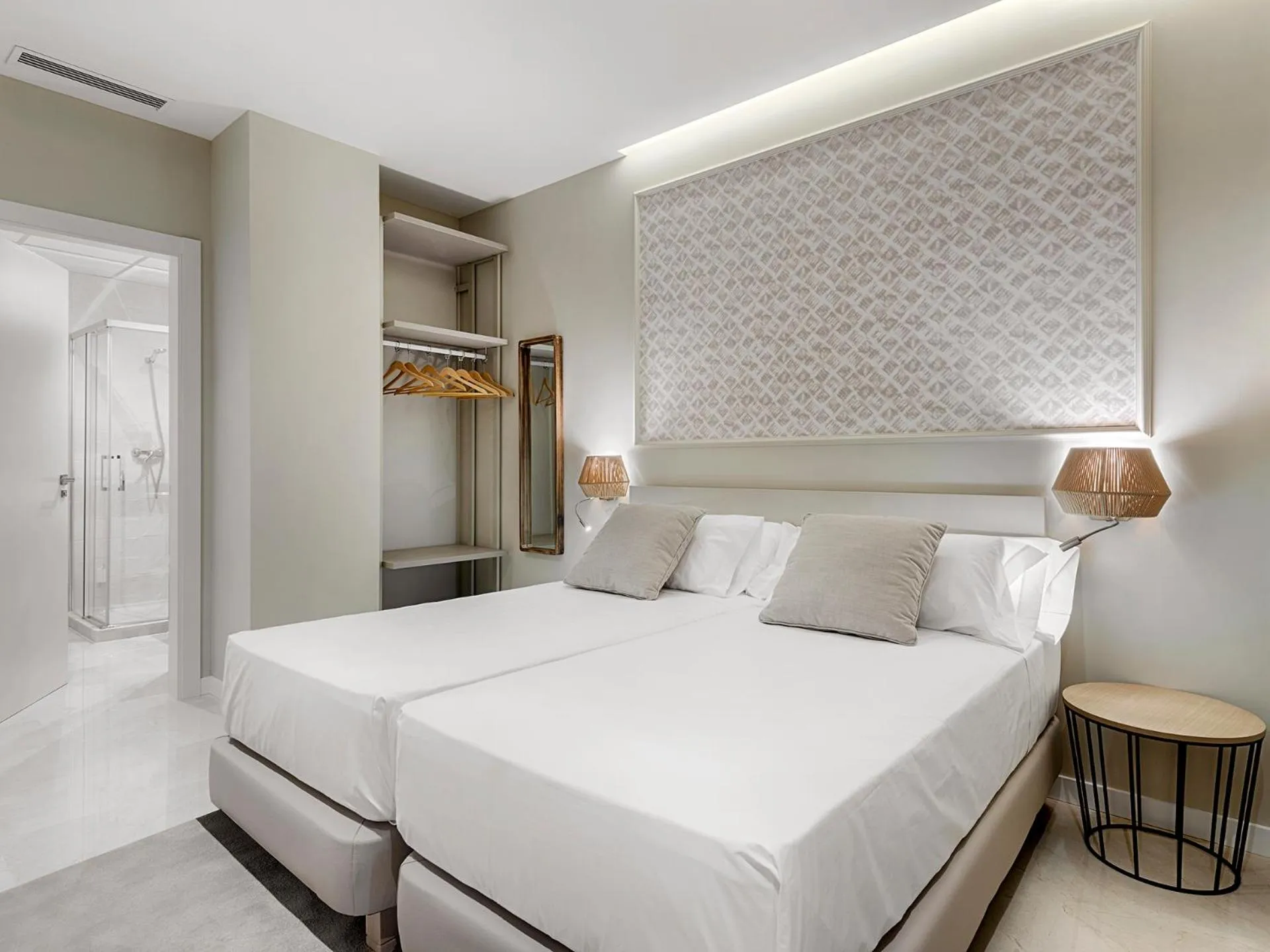 Bed in Opera House Valencia B&B