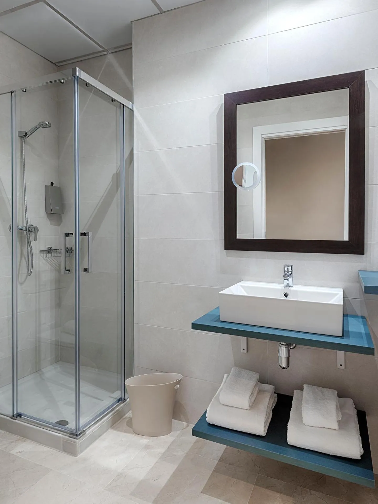 Shower in Opera House Valencia B&B