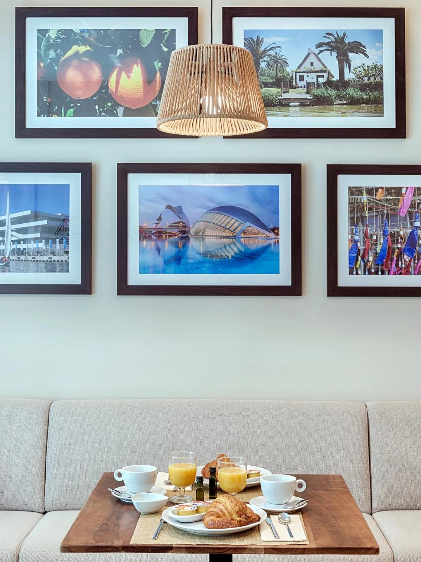 Lounge or bar in Opera House Valencia B&B