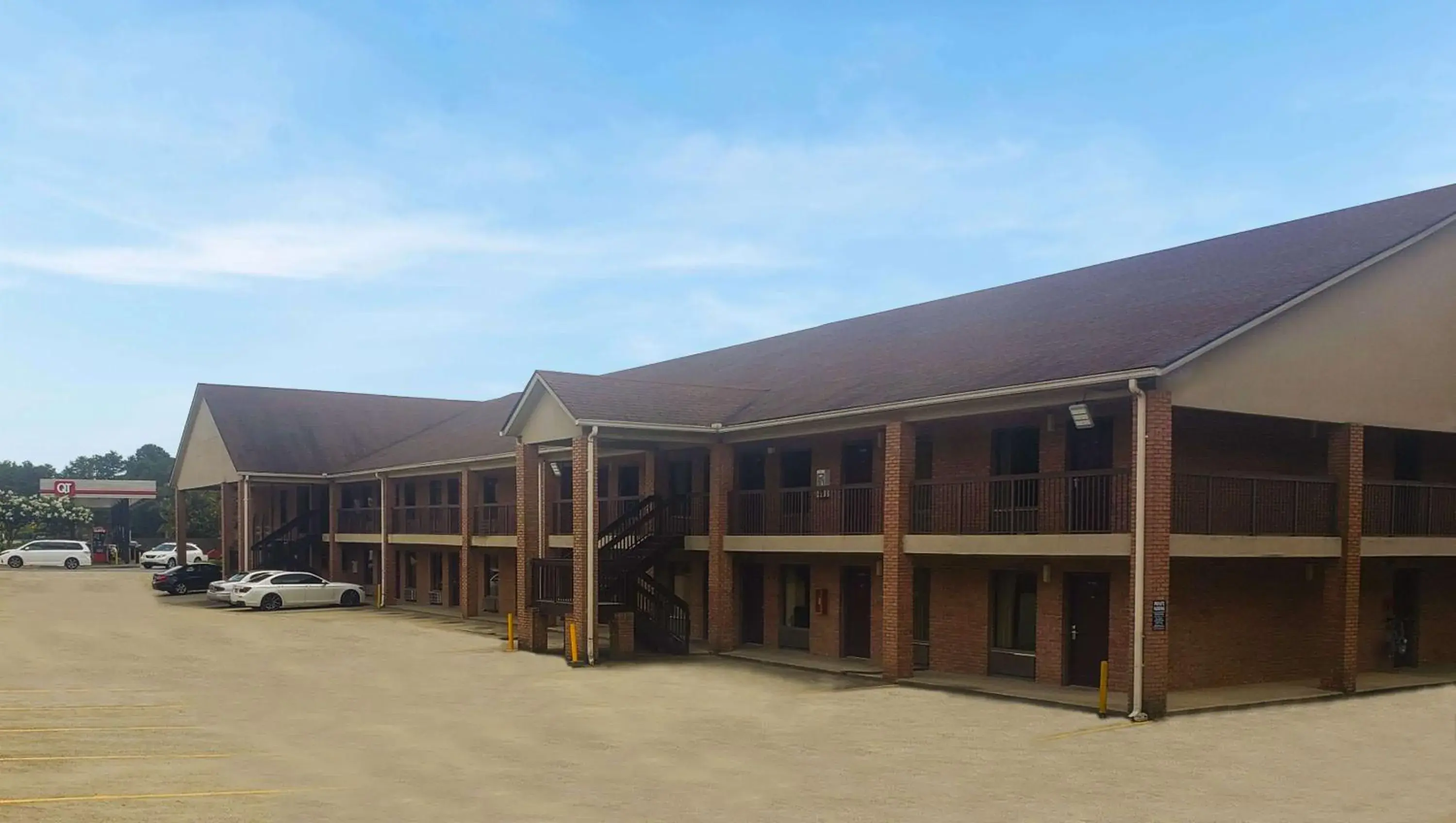 Property building in Magnuson Hotel Marietta Property building in Magnuson Hotel Marietta