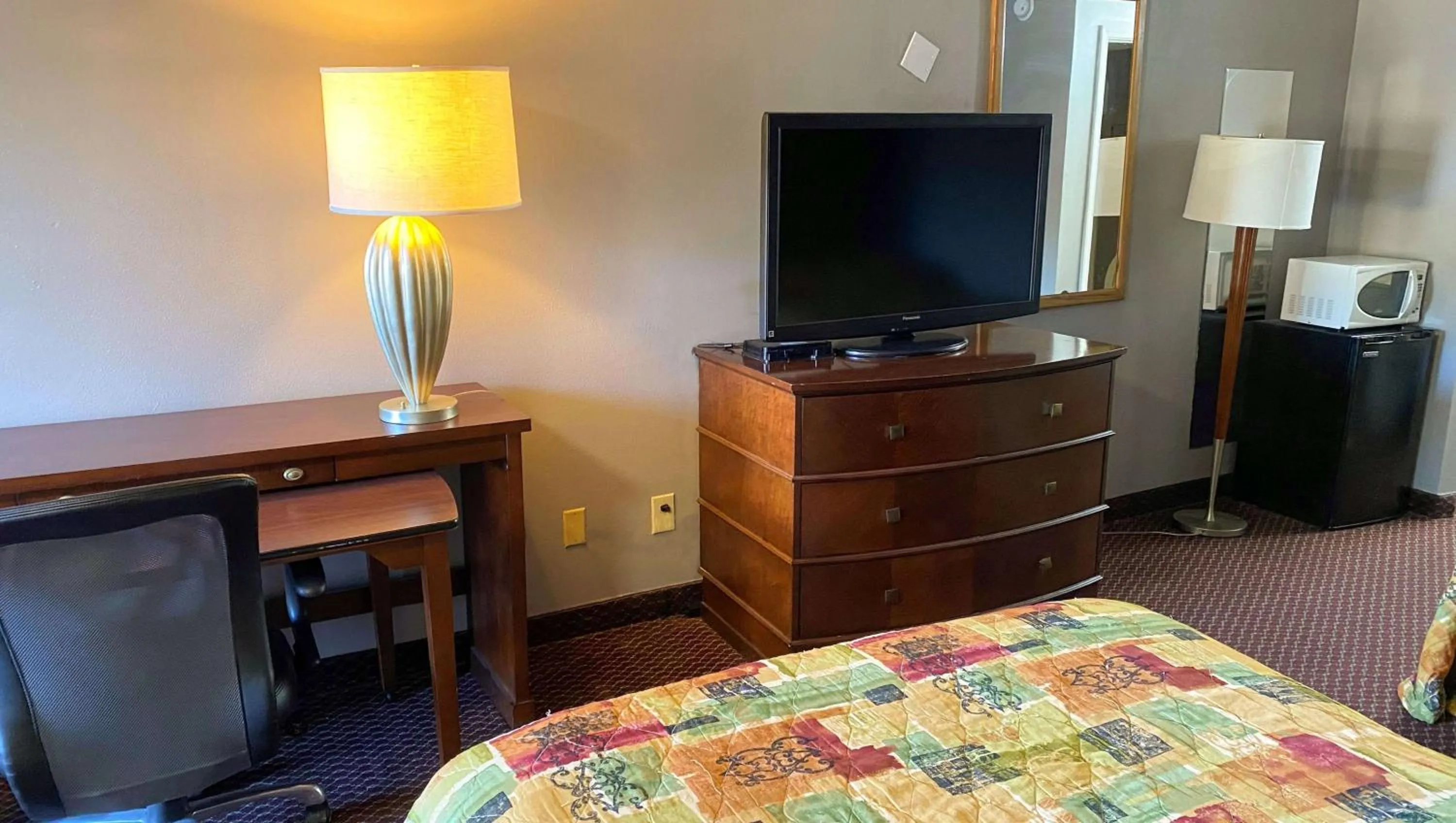 Photo of the whole room, Bed in Magnuson Hotel Marietta