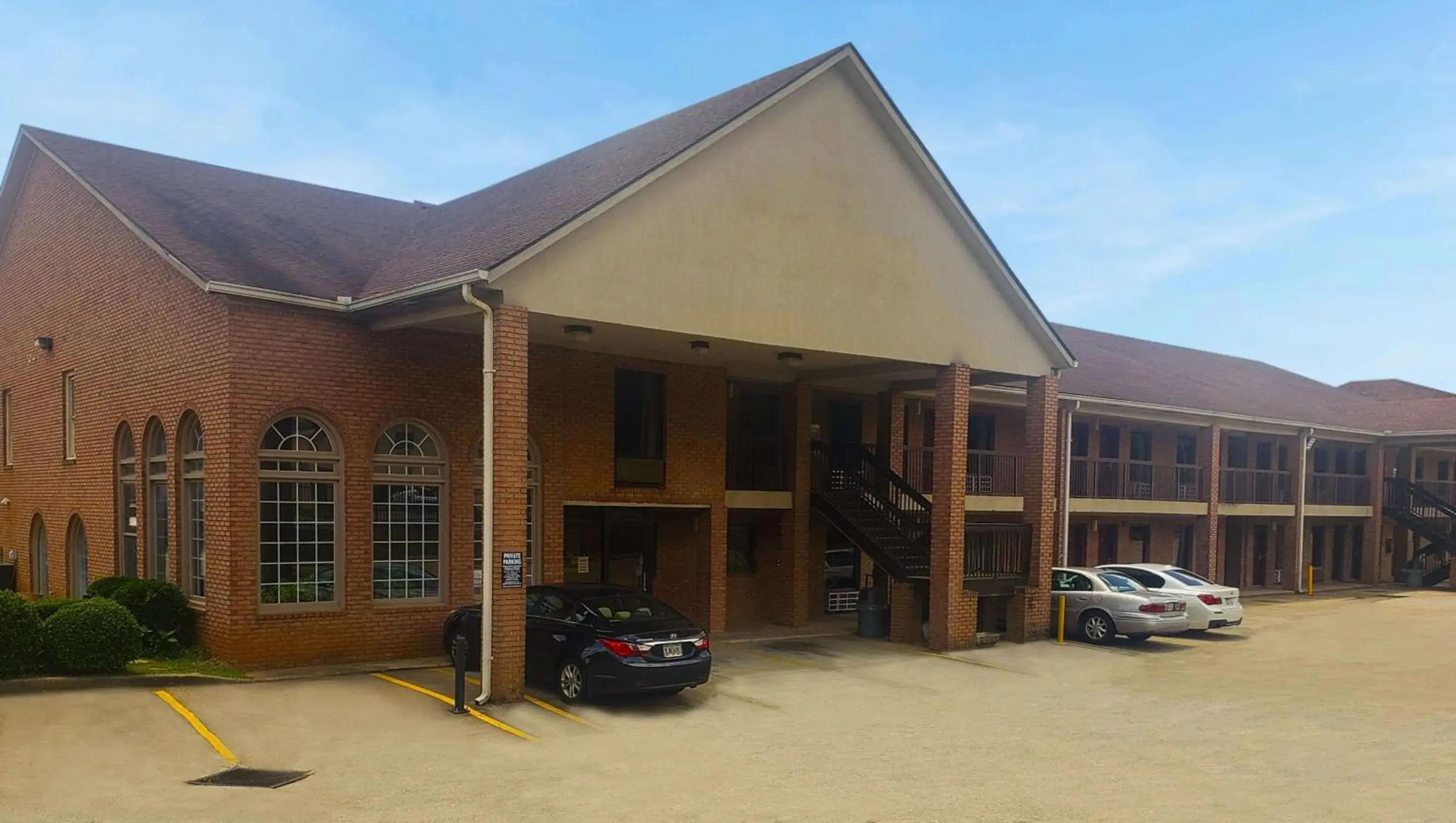 Property building in Magnuson Hotel Marietta Property building in Magnuson Hotel Marietta