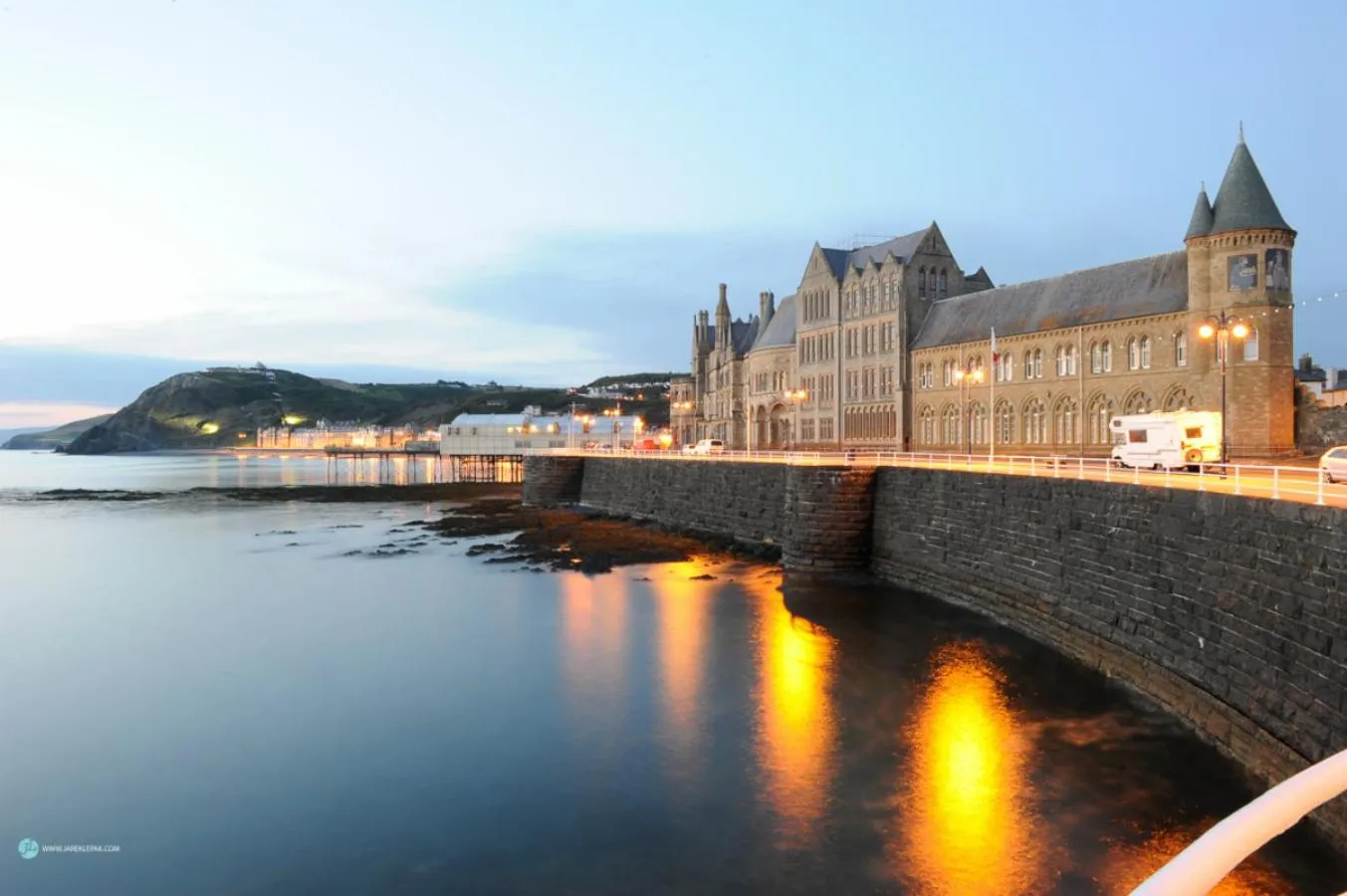 Area and facilities in Queensbridge Hotel