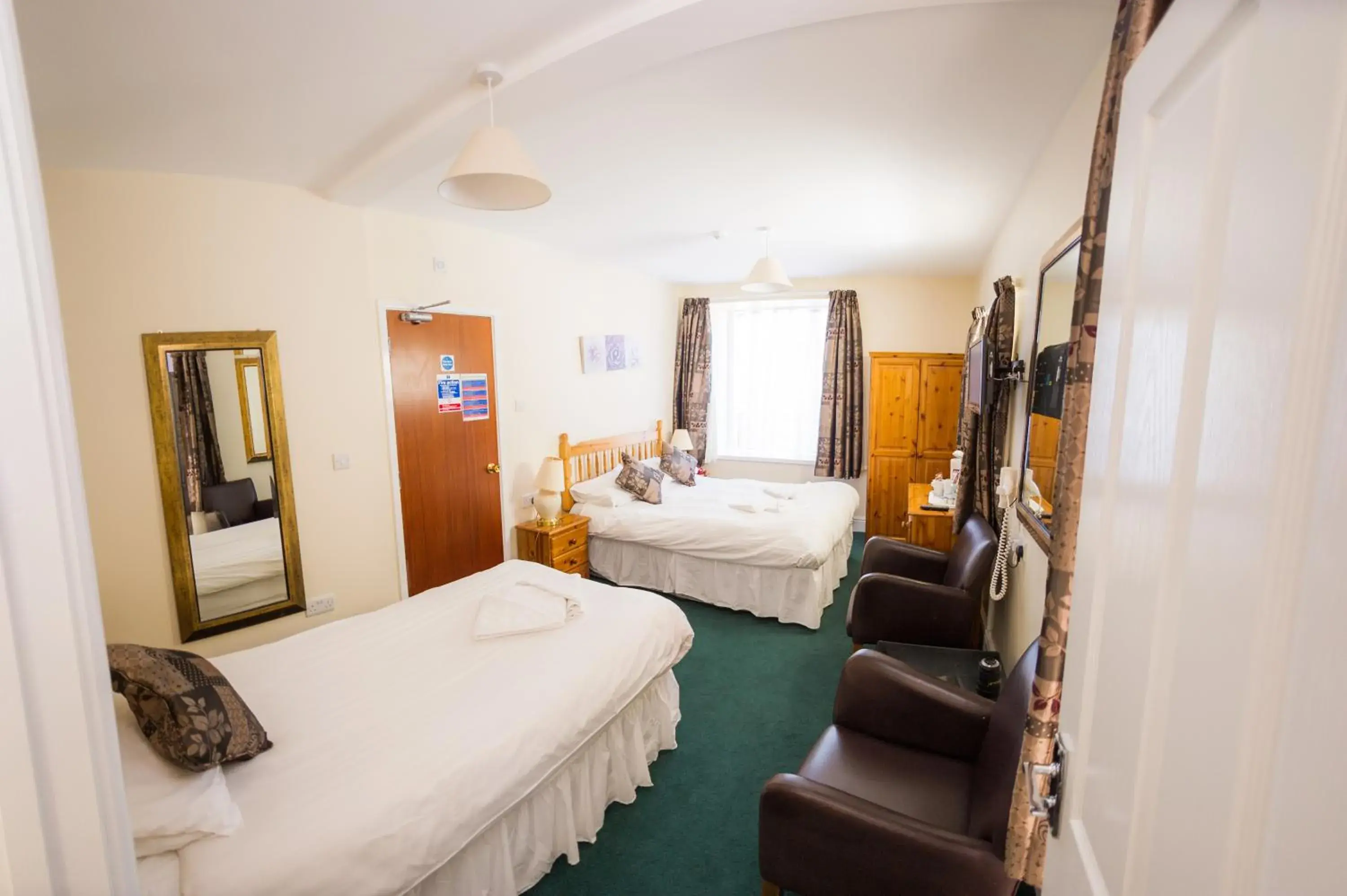 Photo of the whole room, Bed in Queensbridge Hotel Photo of the whole room, Bed in Queensbridge Hotel