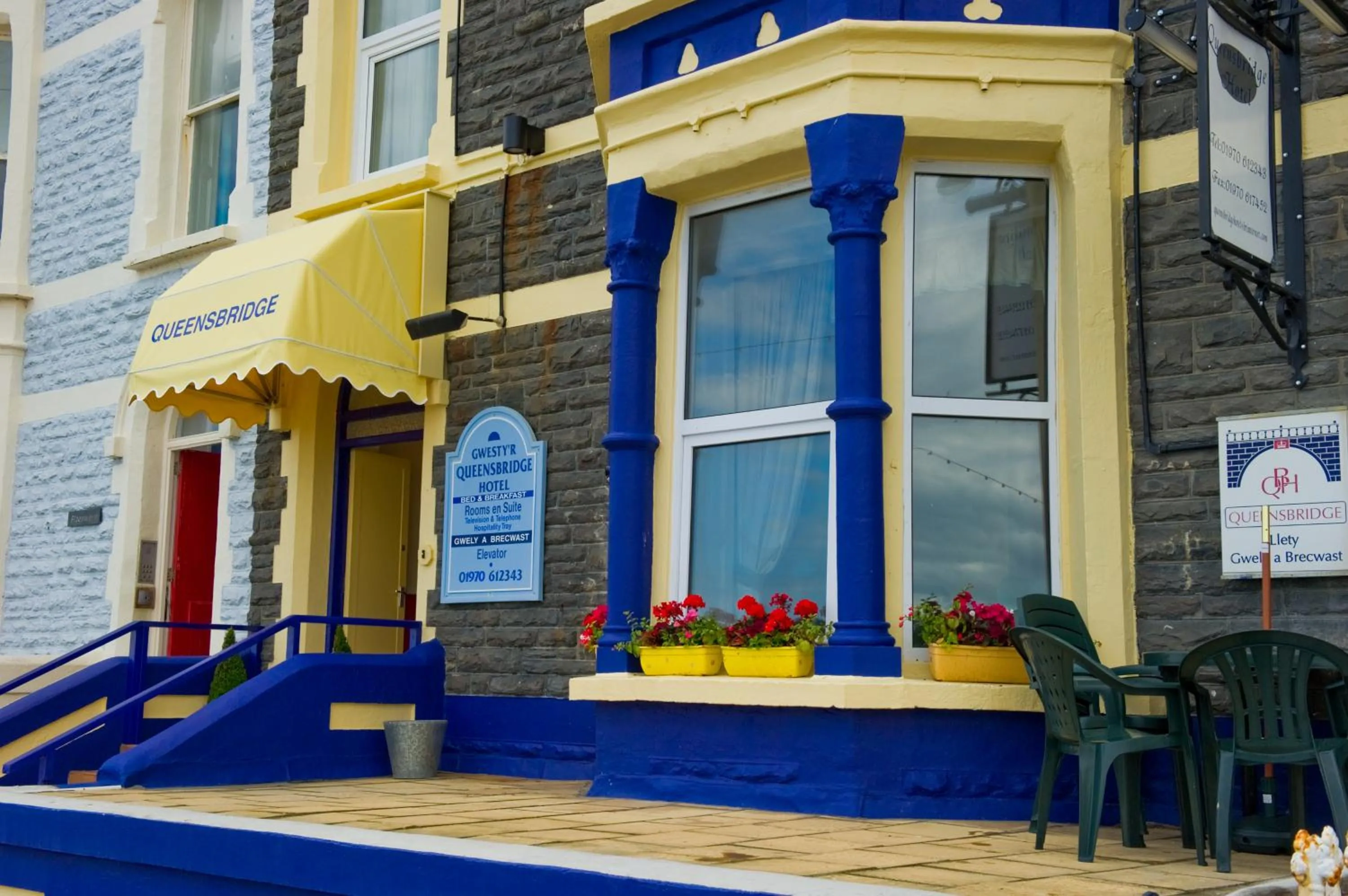 Facade/entrance in Queensbridge Hotel