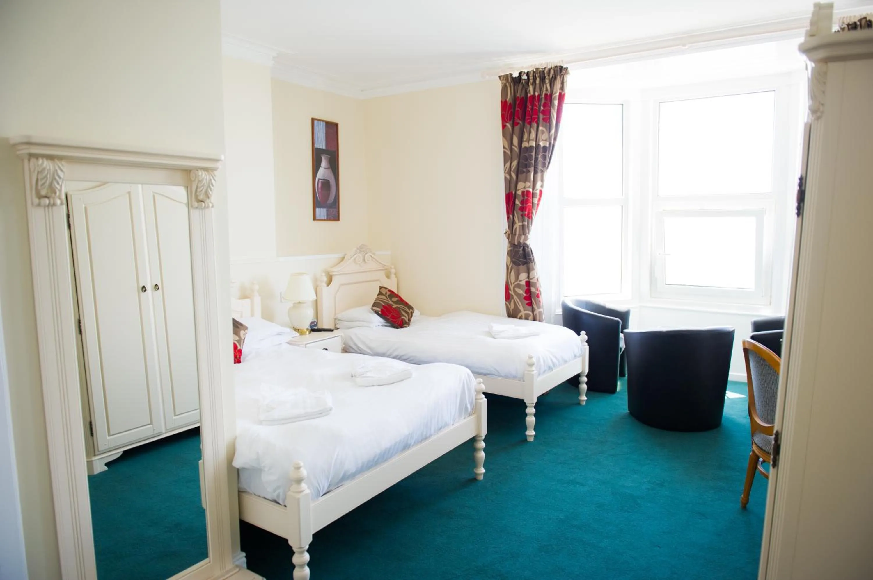 Bed in Queensbridge Hotel