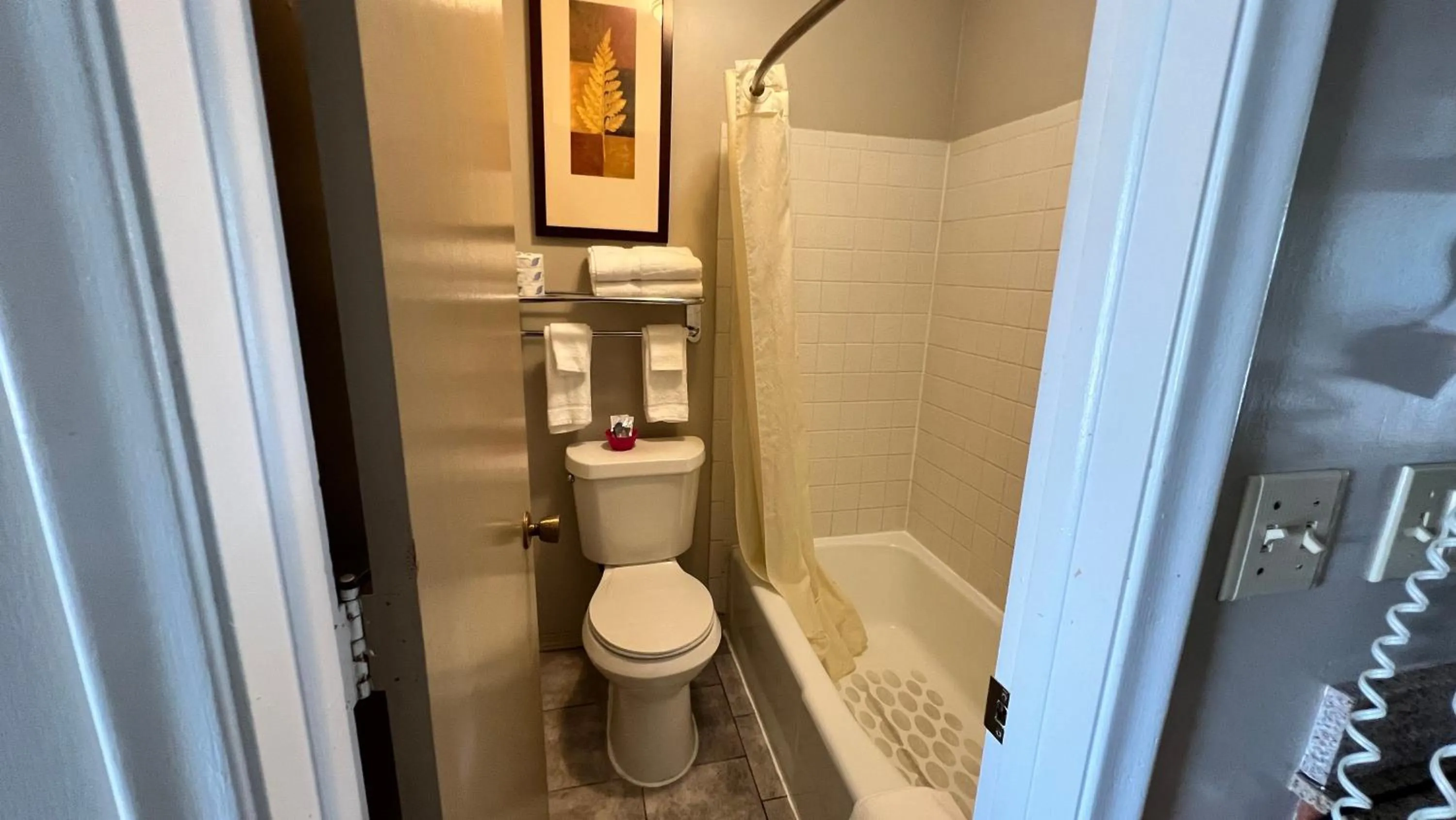 Bathroom in Capri Motel