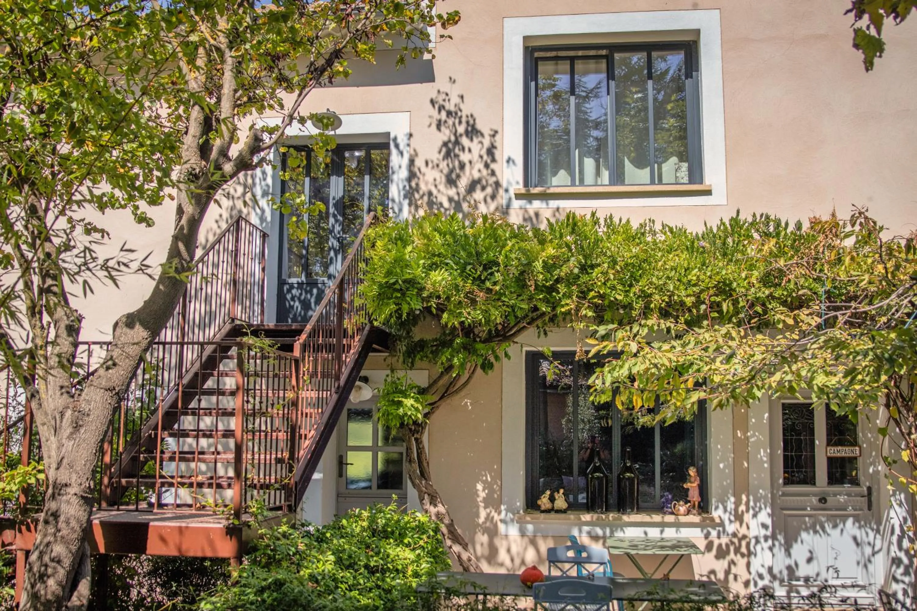 Property building in Les intérieurs d'Angèle