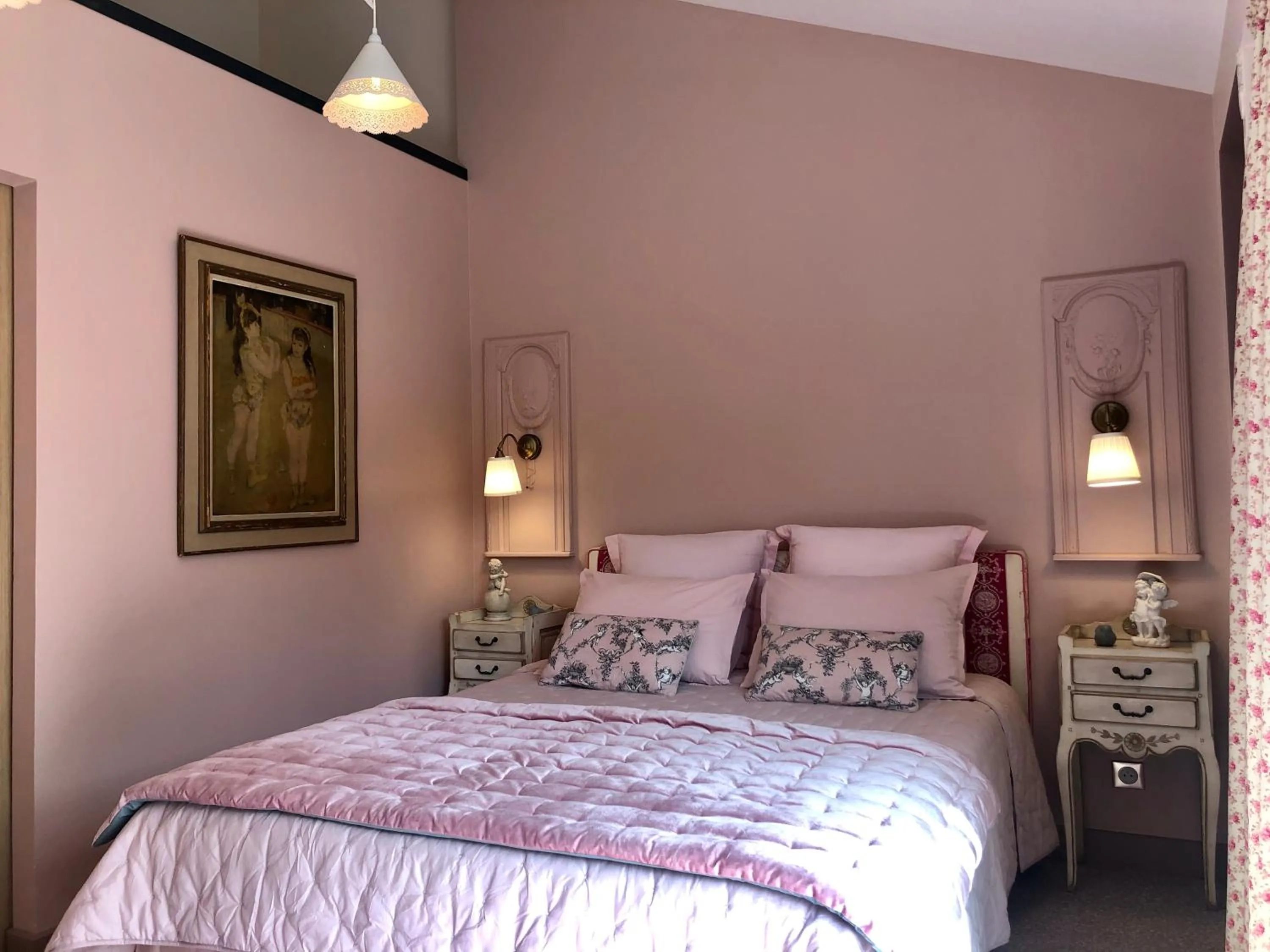 Bed in Les intérieurs d'Angèle