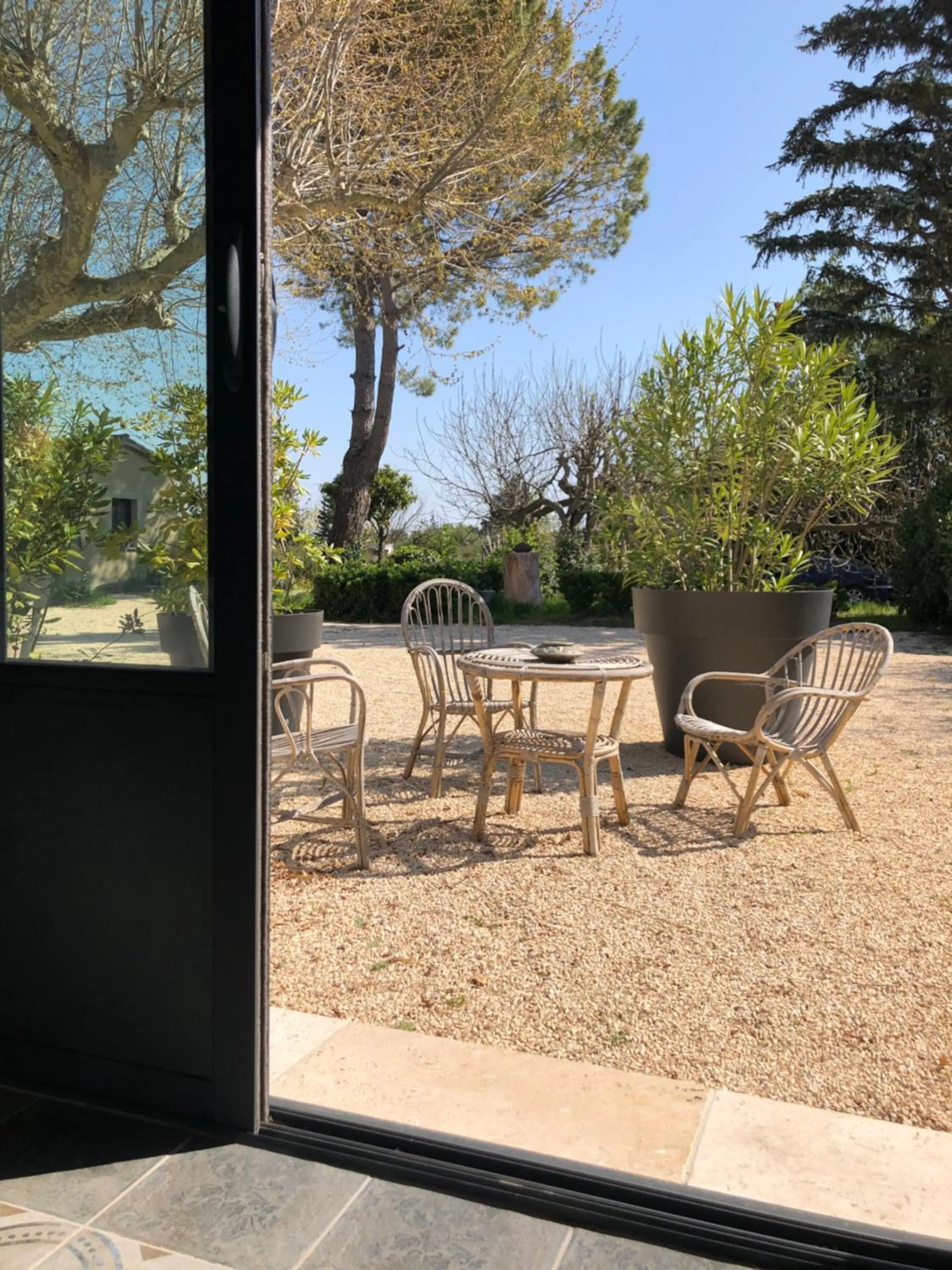 Garden view in Les intérieurs d'Angèle