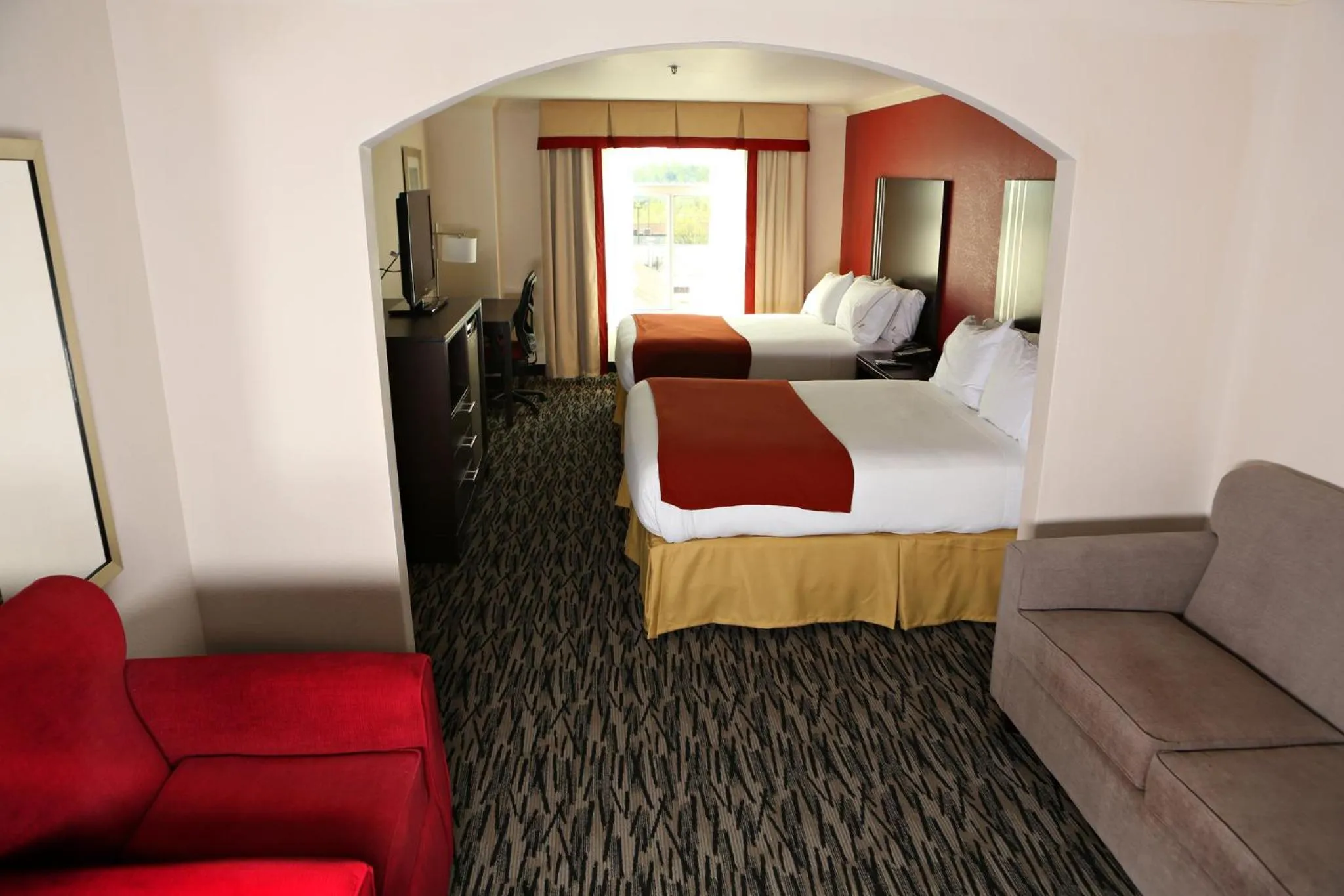 Photo of the whole room, Bed in Holiday Inn Express Hotel & Suites - Sumter by IHG