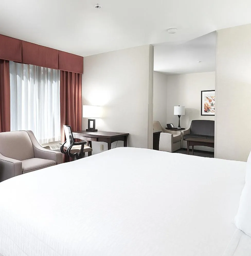 Bedroom, Bed in Crystal Inn Hotel & Suites - Salt Lake City