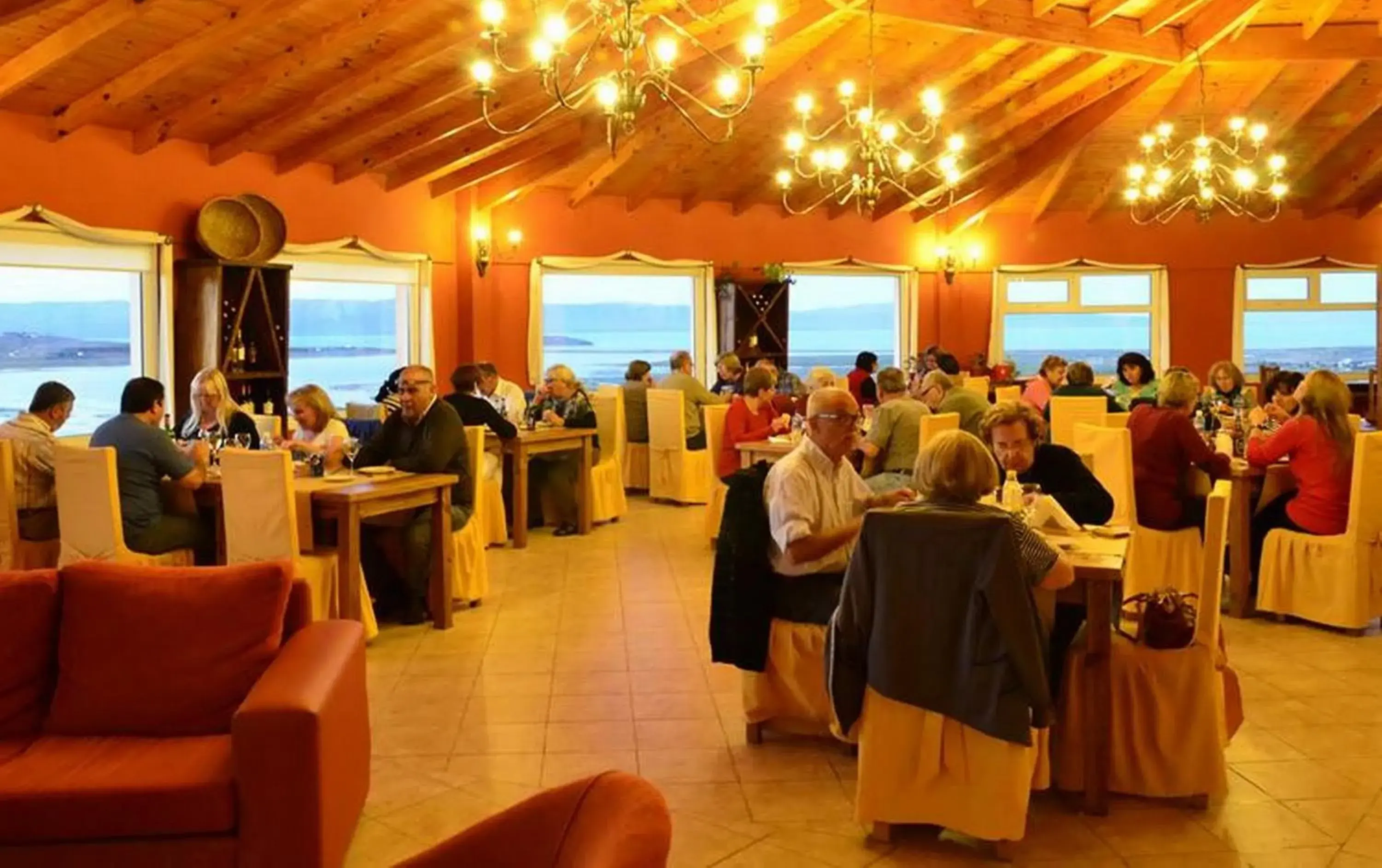 Lounge or bar in Aikendor Hotel Panorámico Lounge or bar in Aikendor Hotel Panorámico