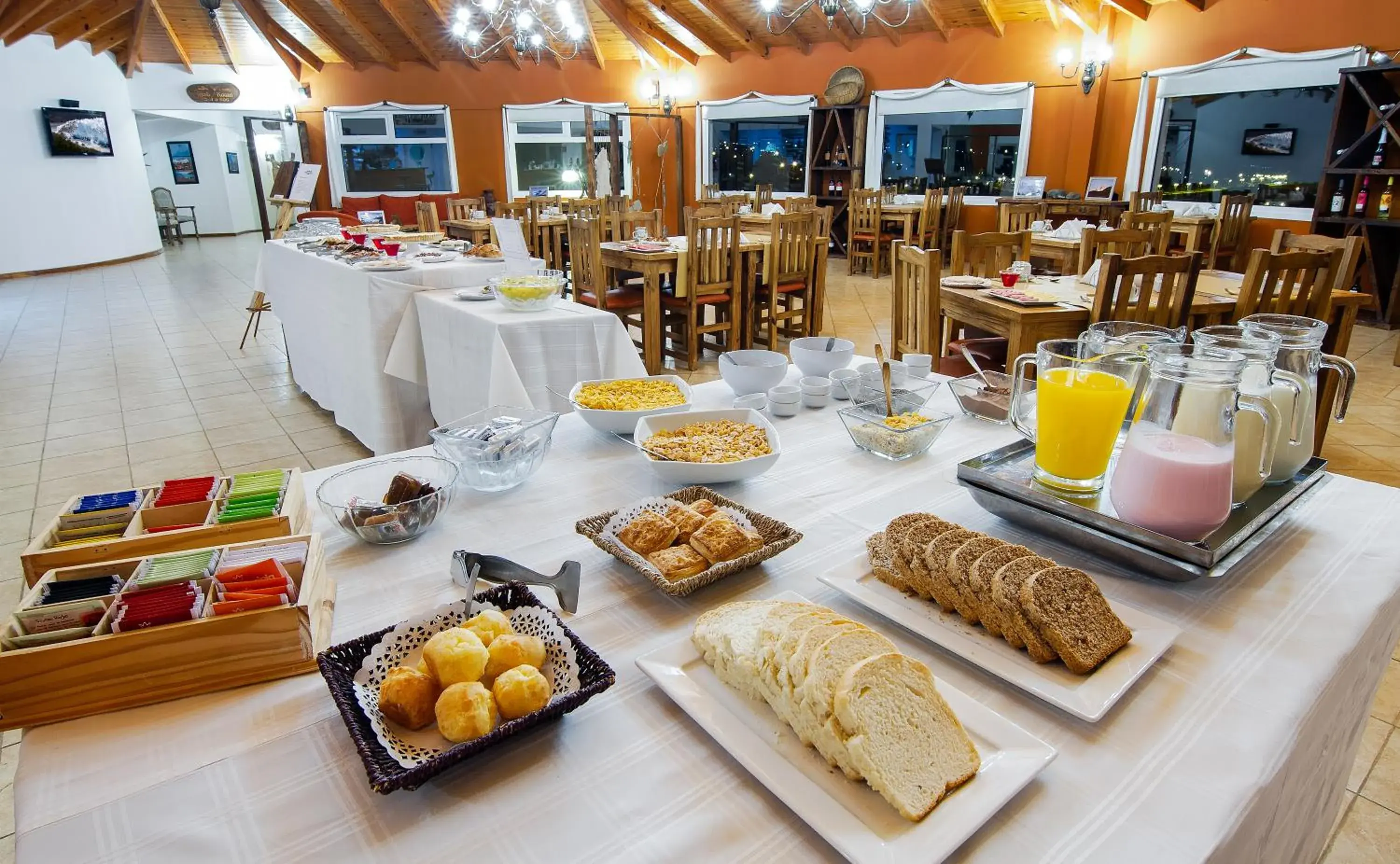 Breakfast in Aikendor Hotel Panorámico Breakfast in Aikendor Hotel Panorámico