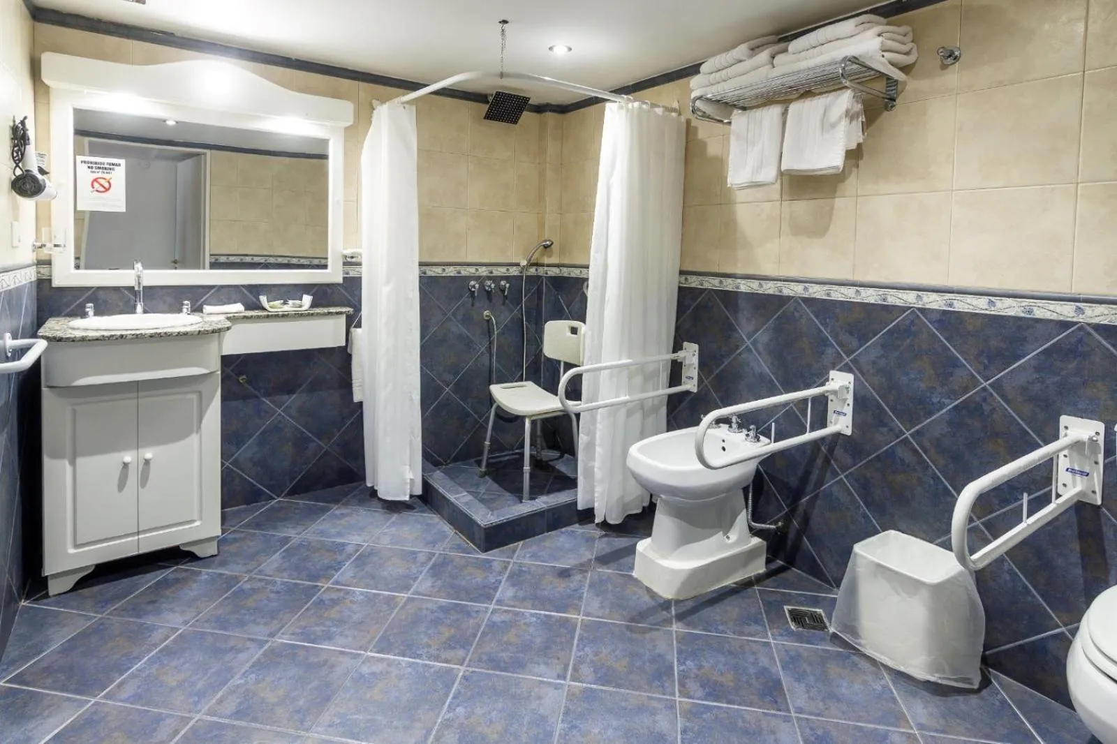 Bathroom in Aikendor Hotel Panorámico