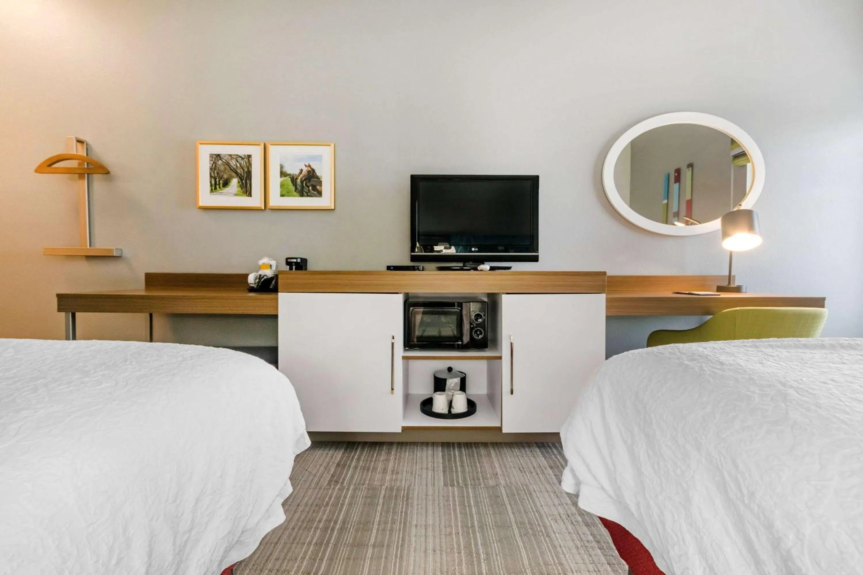 Bedroom, Bed in Hampton Inn Richmond KY