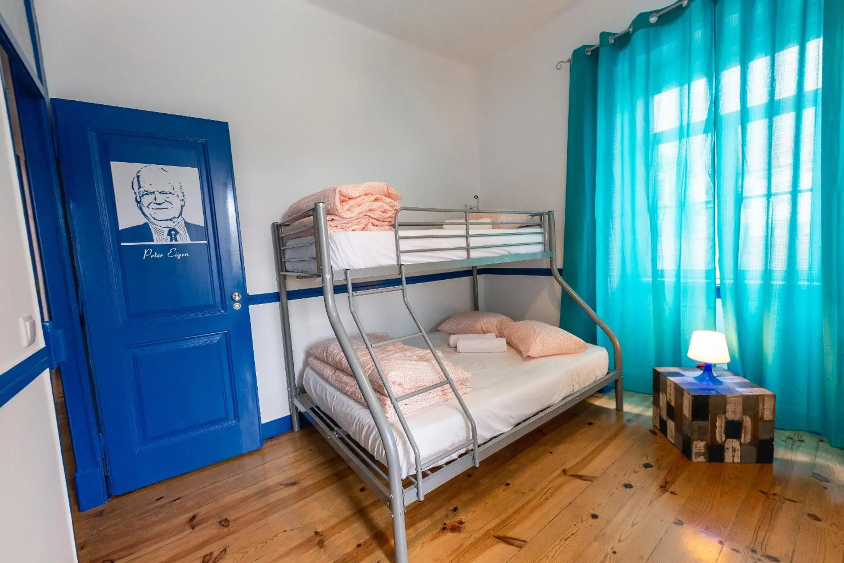 Bed in Help Yourself Hostels - Parede Bed in Help Yourself Hostels - Parede