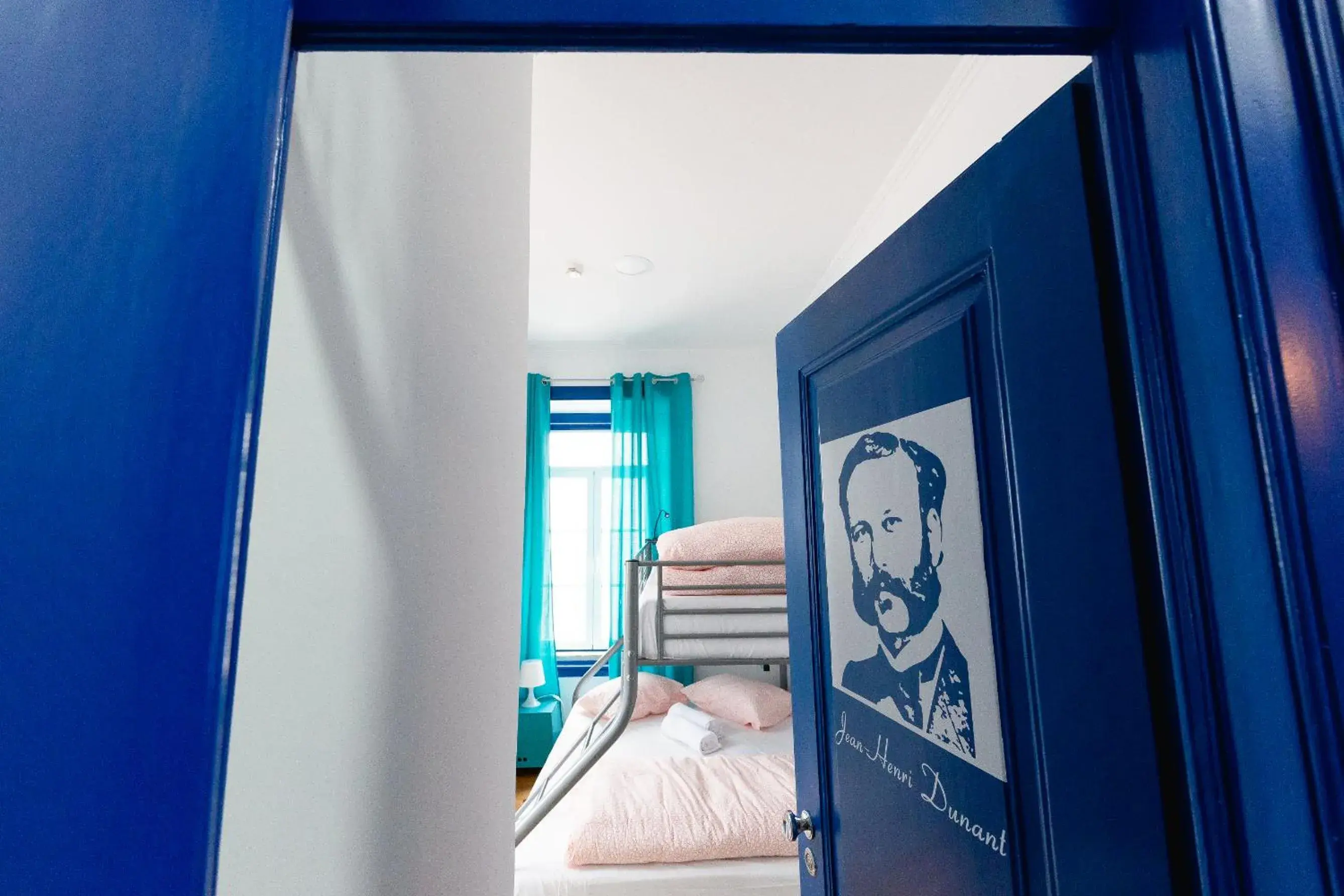 Bed in Help Yourself Hostels - Parede Bed in Help Yourself Hostels - Parede