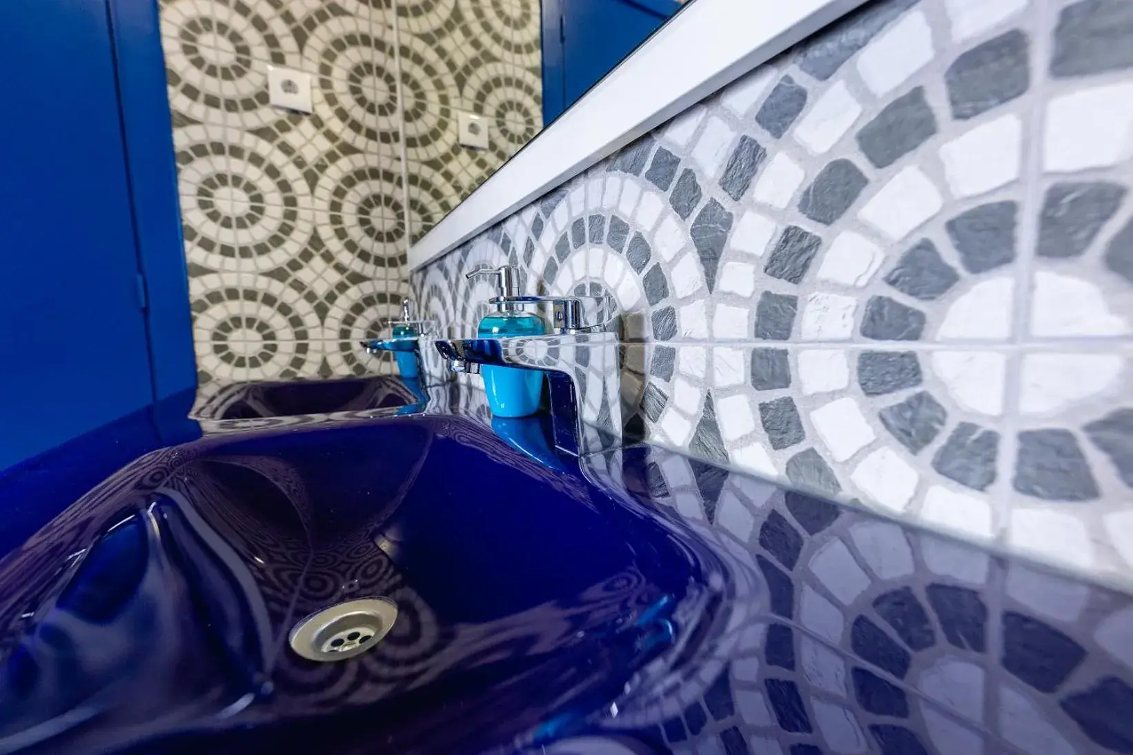 Toilet in Help Yourself Hostels - Parede Toilet in Help Yourself Hostels - Parede