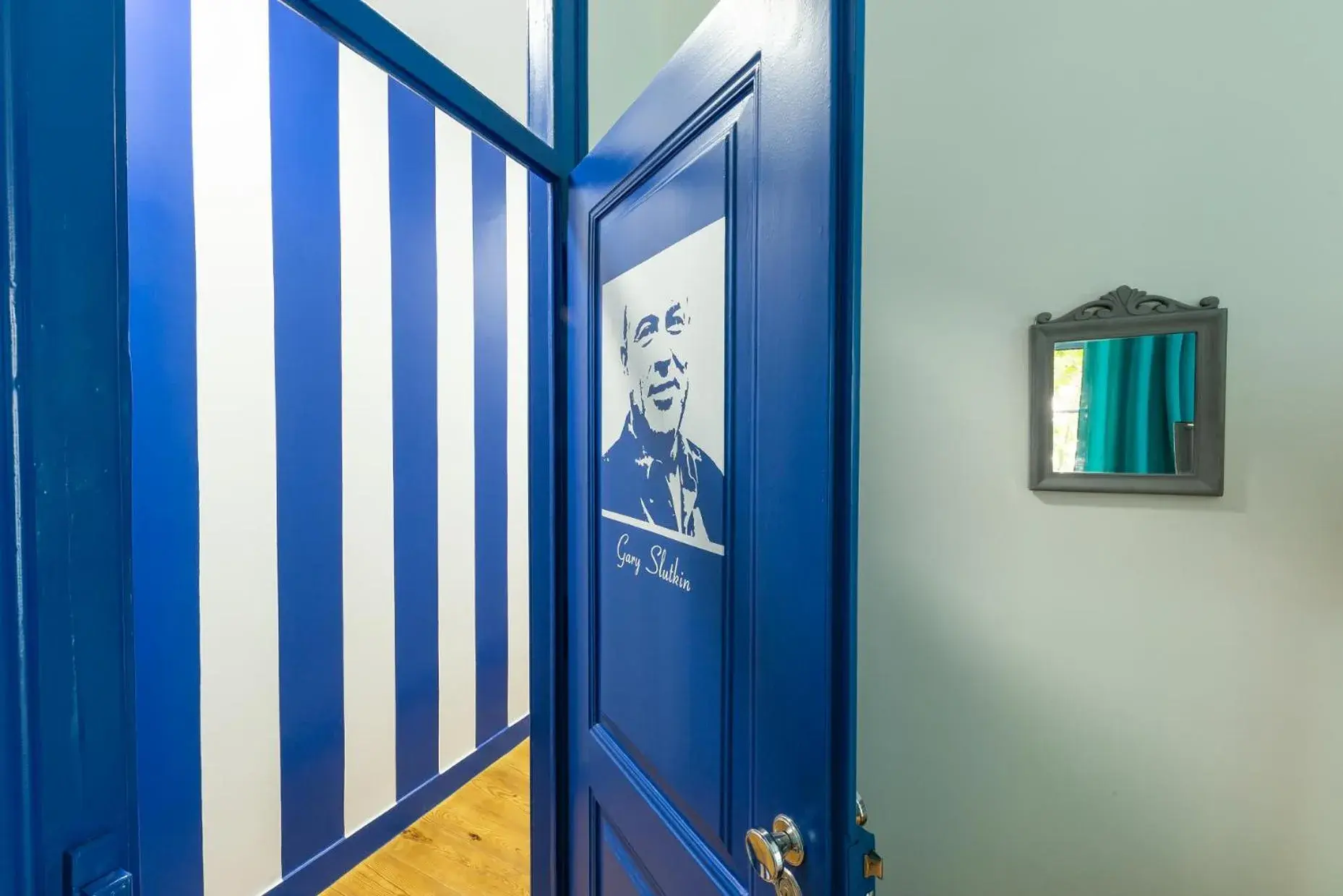 Property building in Help Yourself Hostels - Parede Property building in Help Yourself Hostels - Parede