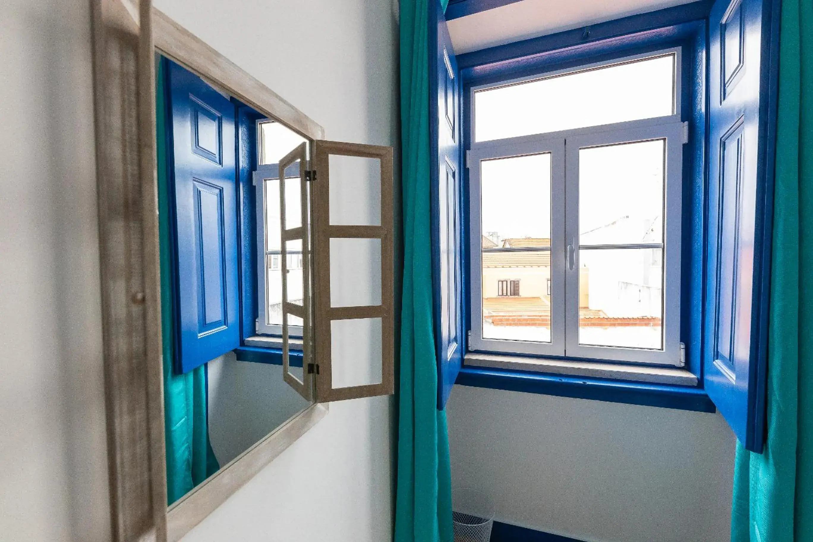 Photo of the whole room in Help Yourself Hostels - Parede Photo of the whole room in Help Yourself Hostels - Parede