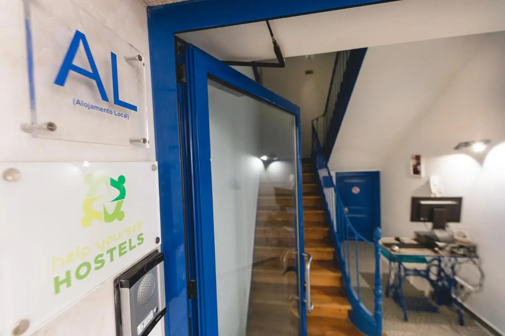 Property building in Help Yourself Hostels - Parede Property building in Help Yourself Hostels - Parede