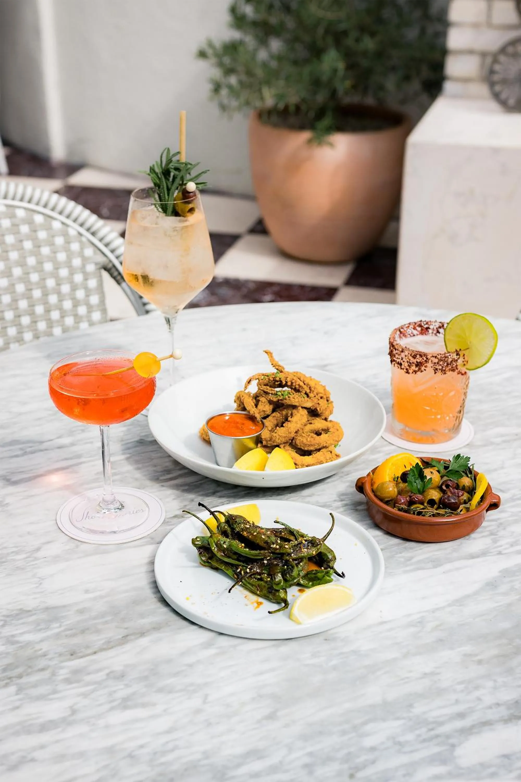 Restaurant/places to eat in Short Stories Hotel Near The Grove