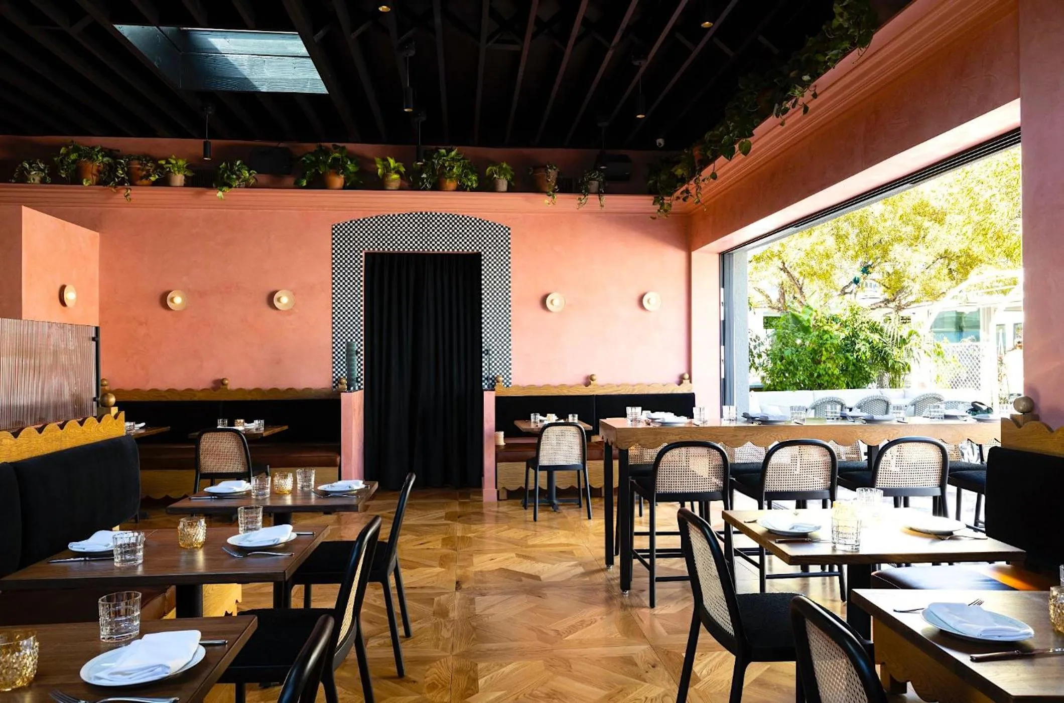 Restaurant/places to eat in Short Stories Hotel Near The Grove