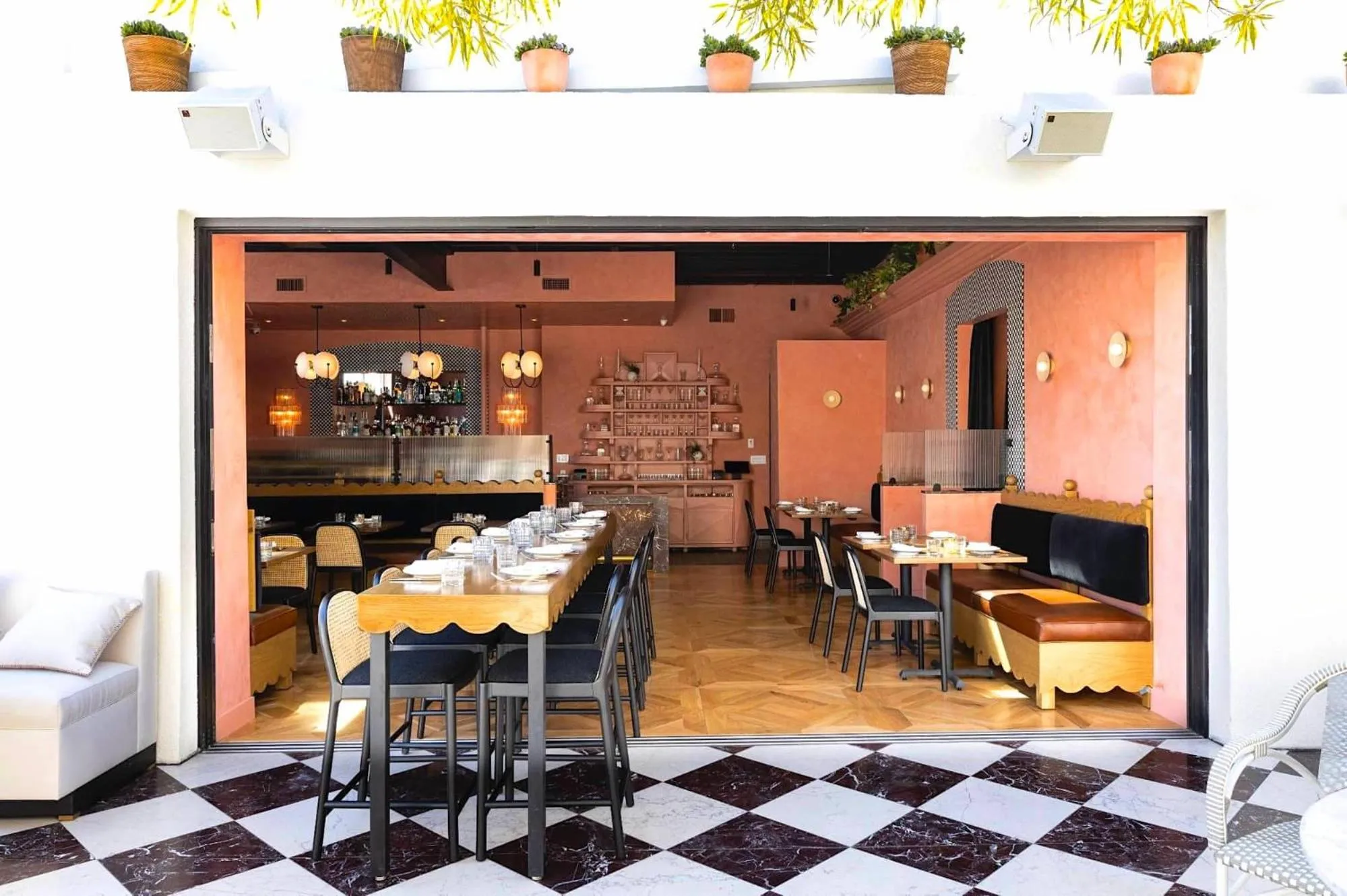 Restaurant/places to eat in Short Stories Hotel Near The Grove