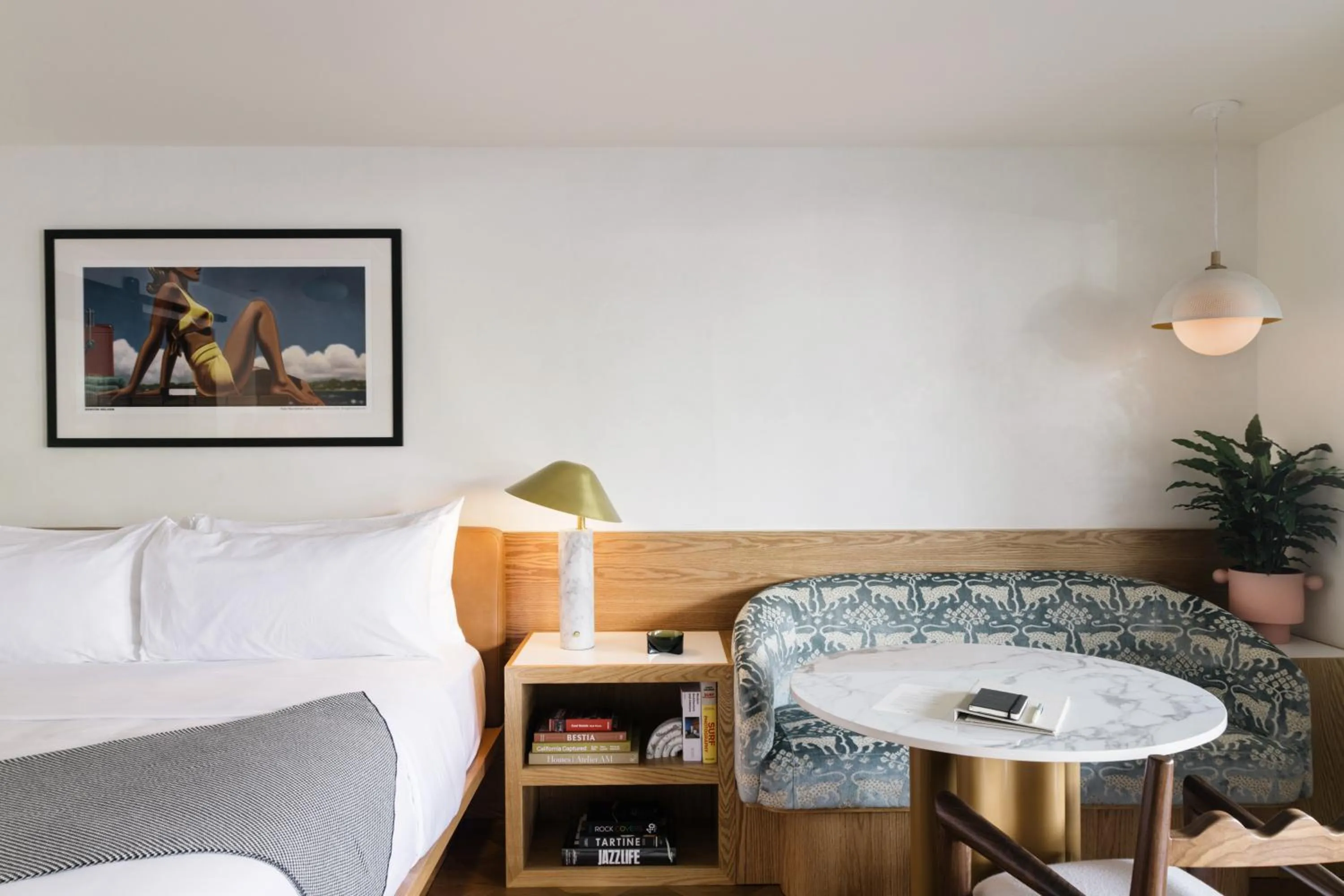 Bed in Short Stories Hotel Near The Grove