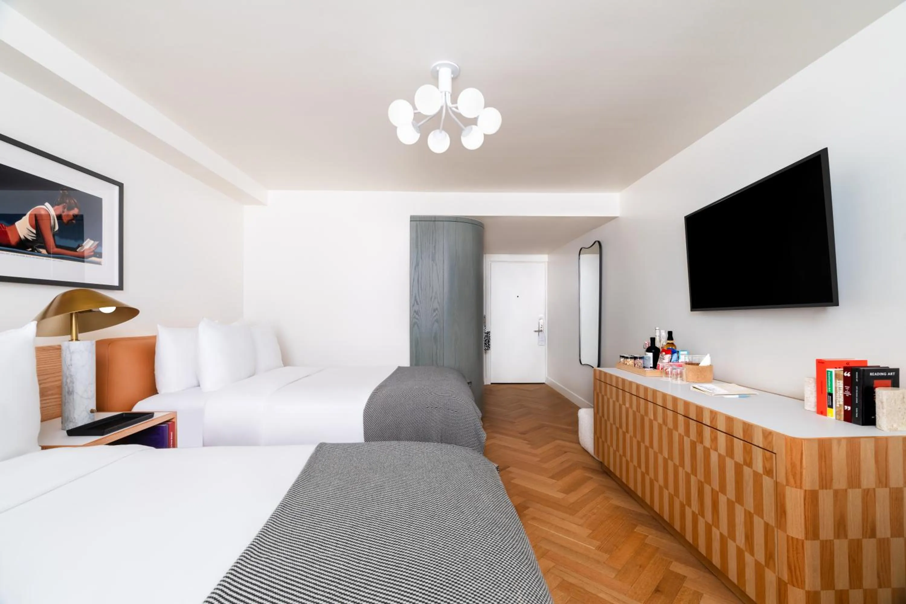 Photo of the whole room, Bed in Short Stories Hotel Near The Grove