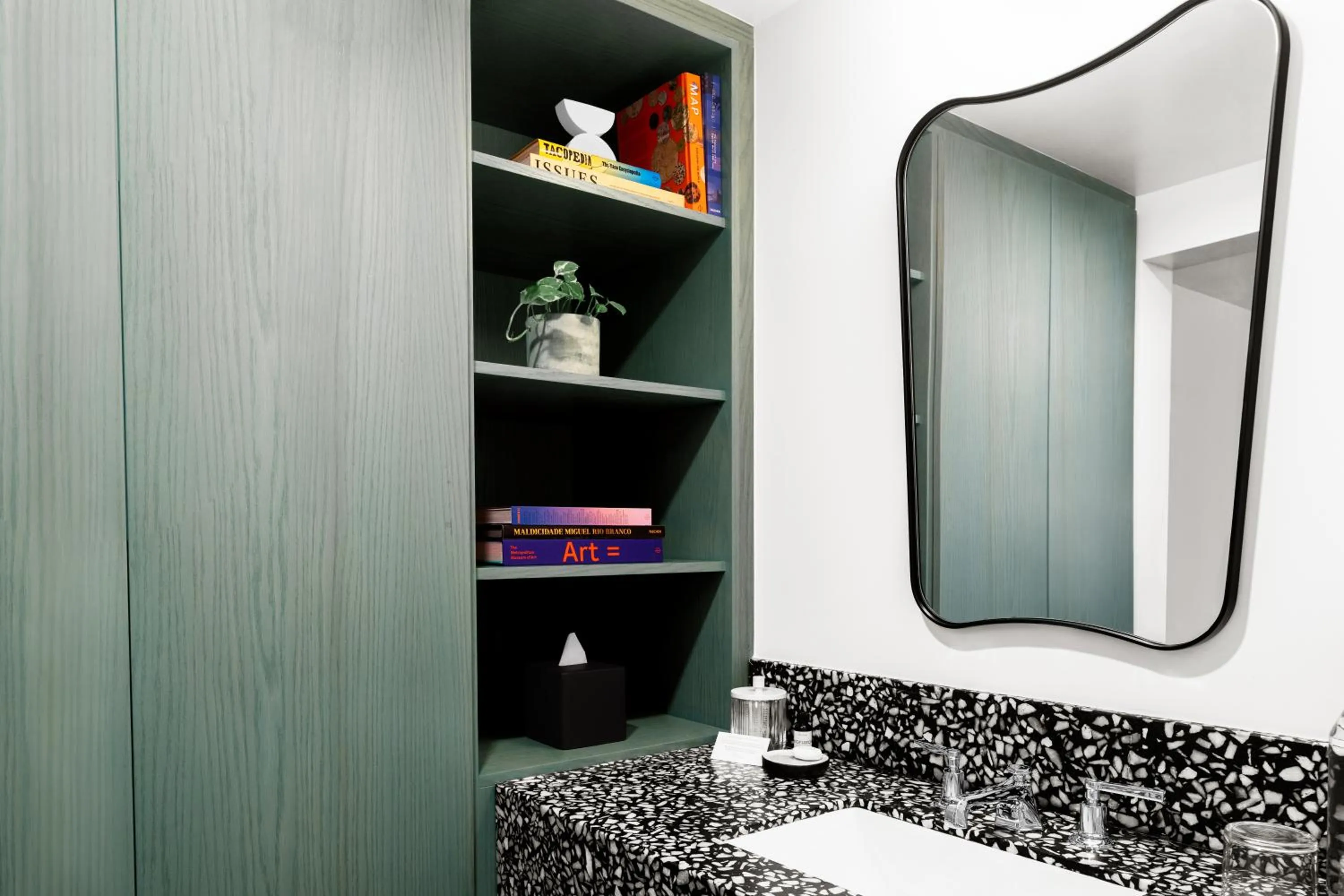 Bathroom in Short Stories Hotel Near The Grove