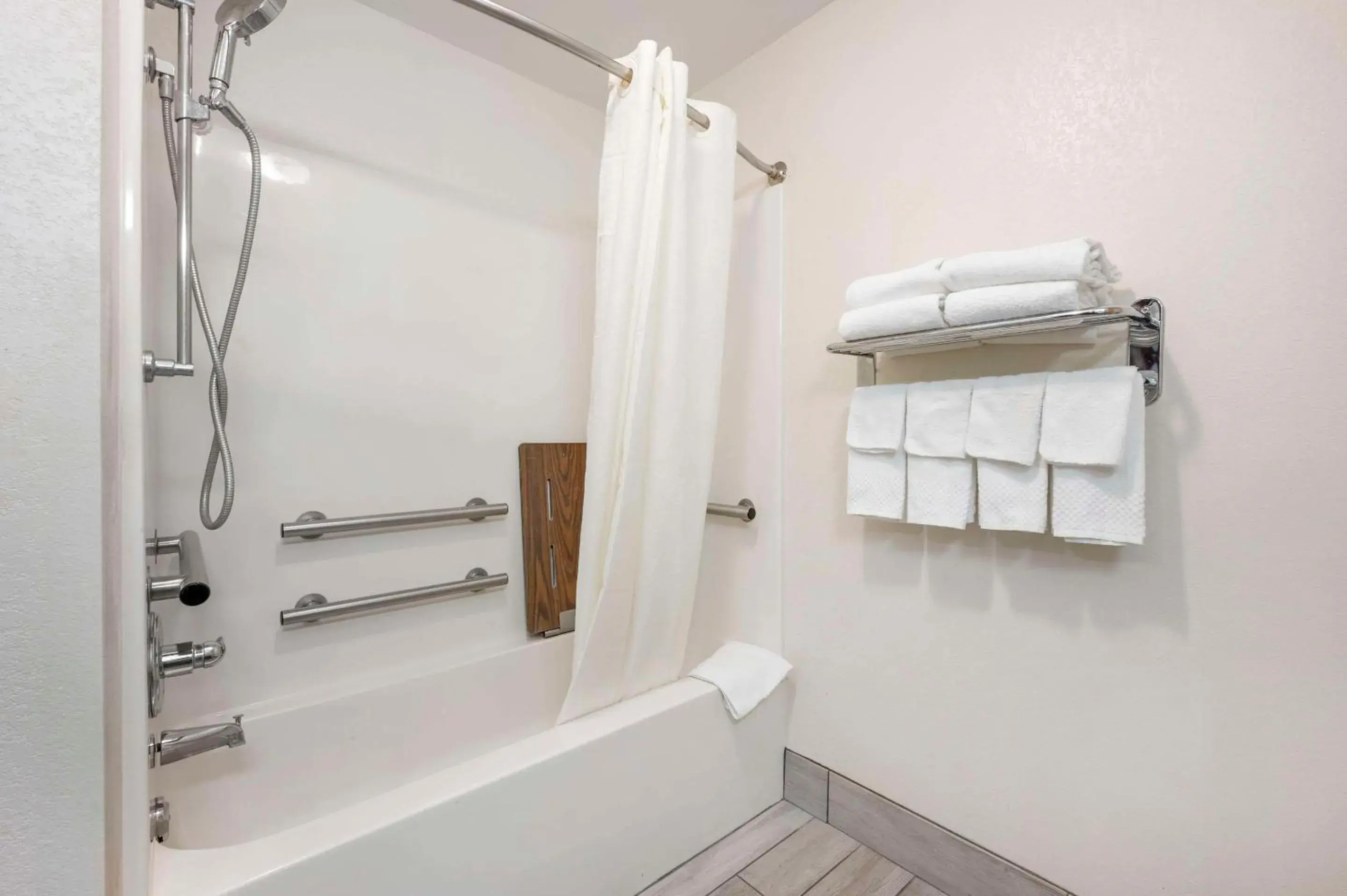 Bedroom in Quality Suites Bedroom in Quality Suites