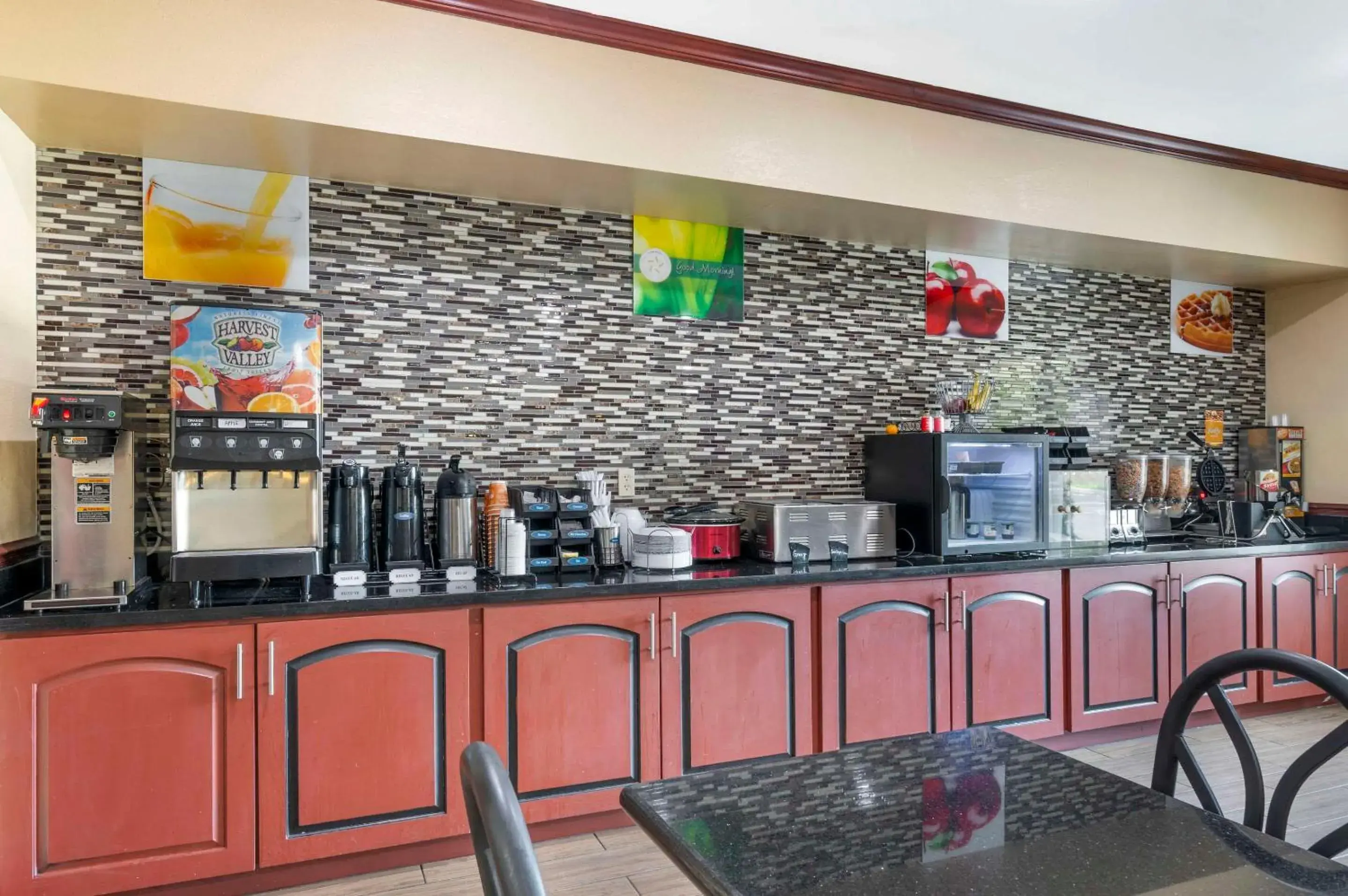 Breakfast in Quality Suites Breakfast in Quality Suites