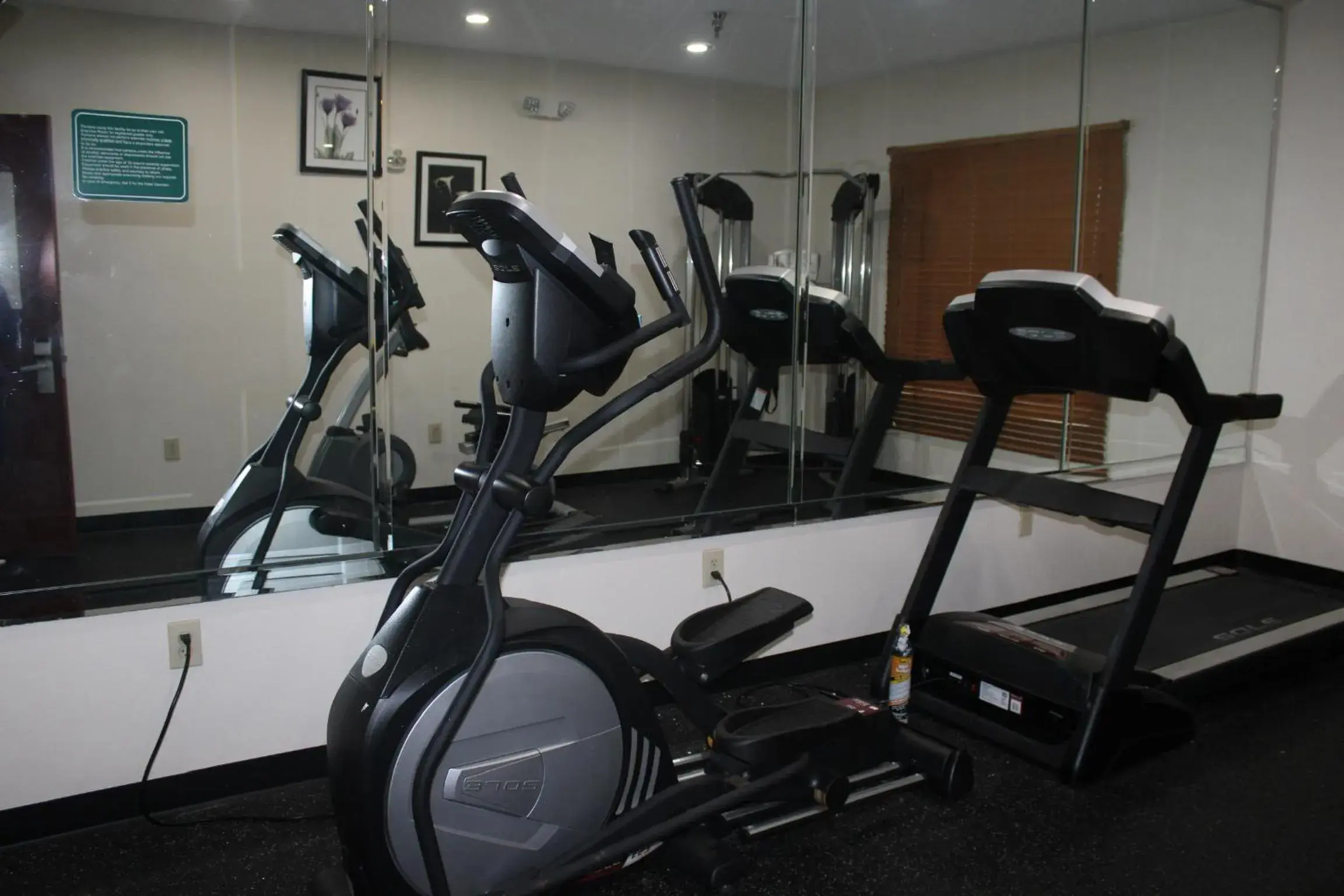 Fitness centre/facilities in Quality Suites Fitness centre/facilities in Quality Suites