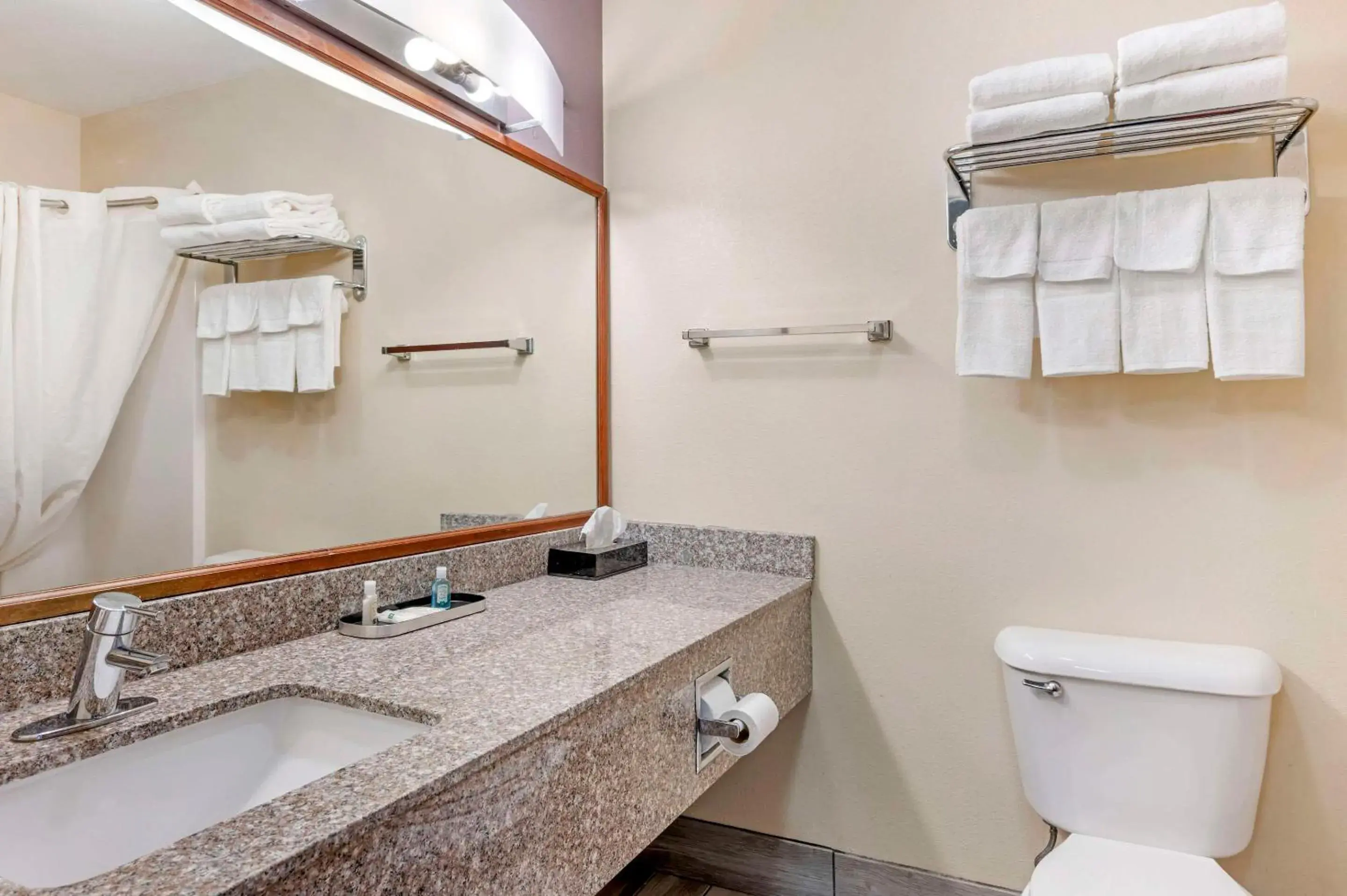 Bedroom in Quality Suites Bedroom in Quality Suites