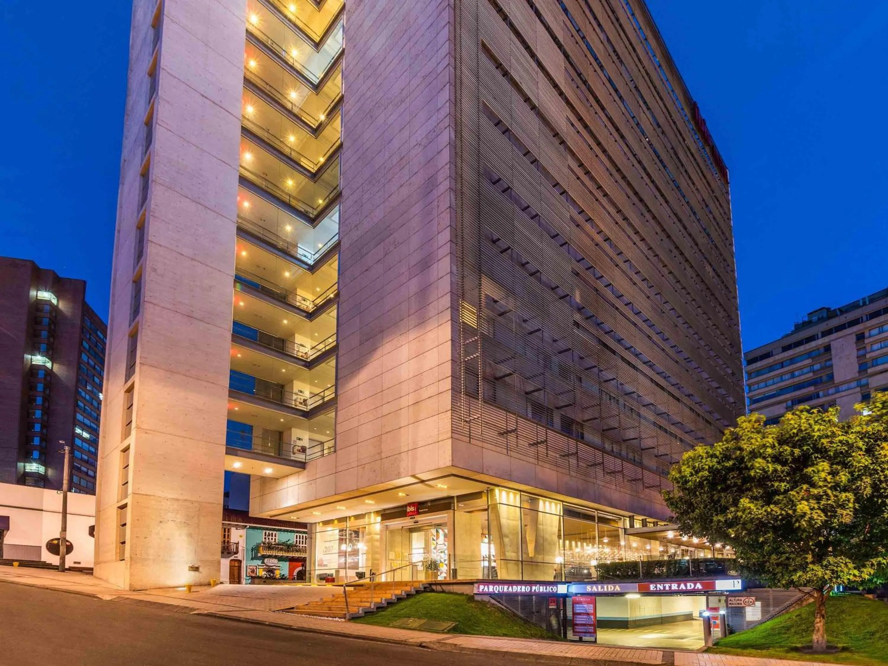 Property building in ibis Bogota Museo