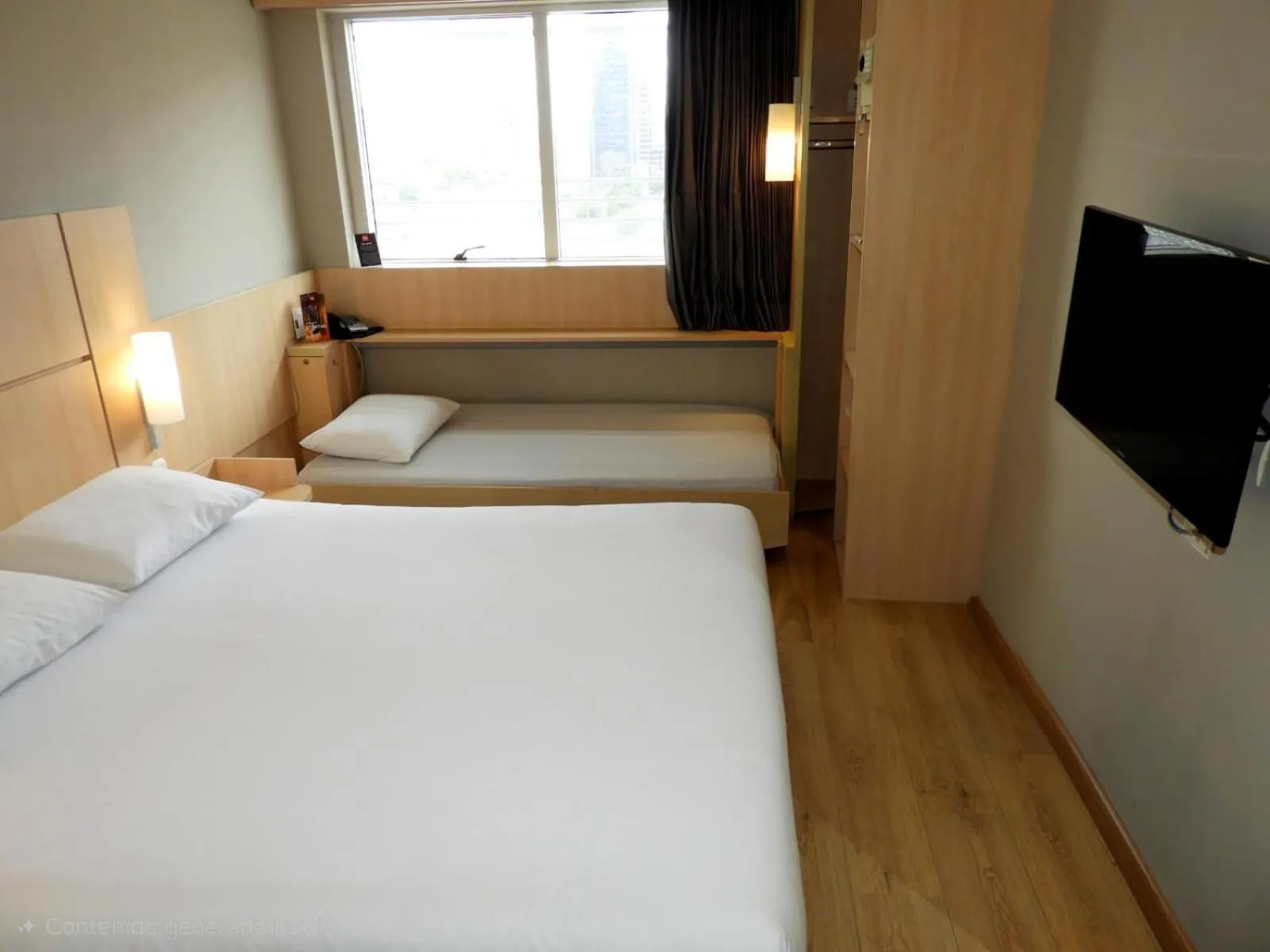 Bed in ibis Bogota Museo