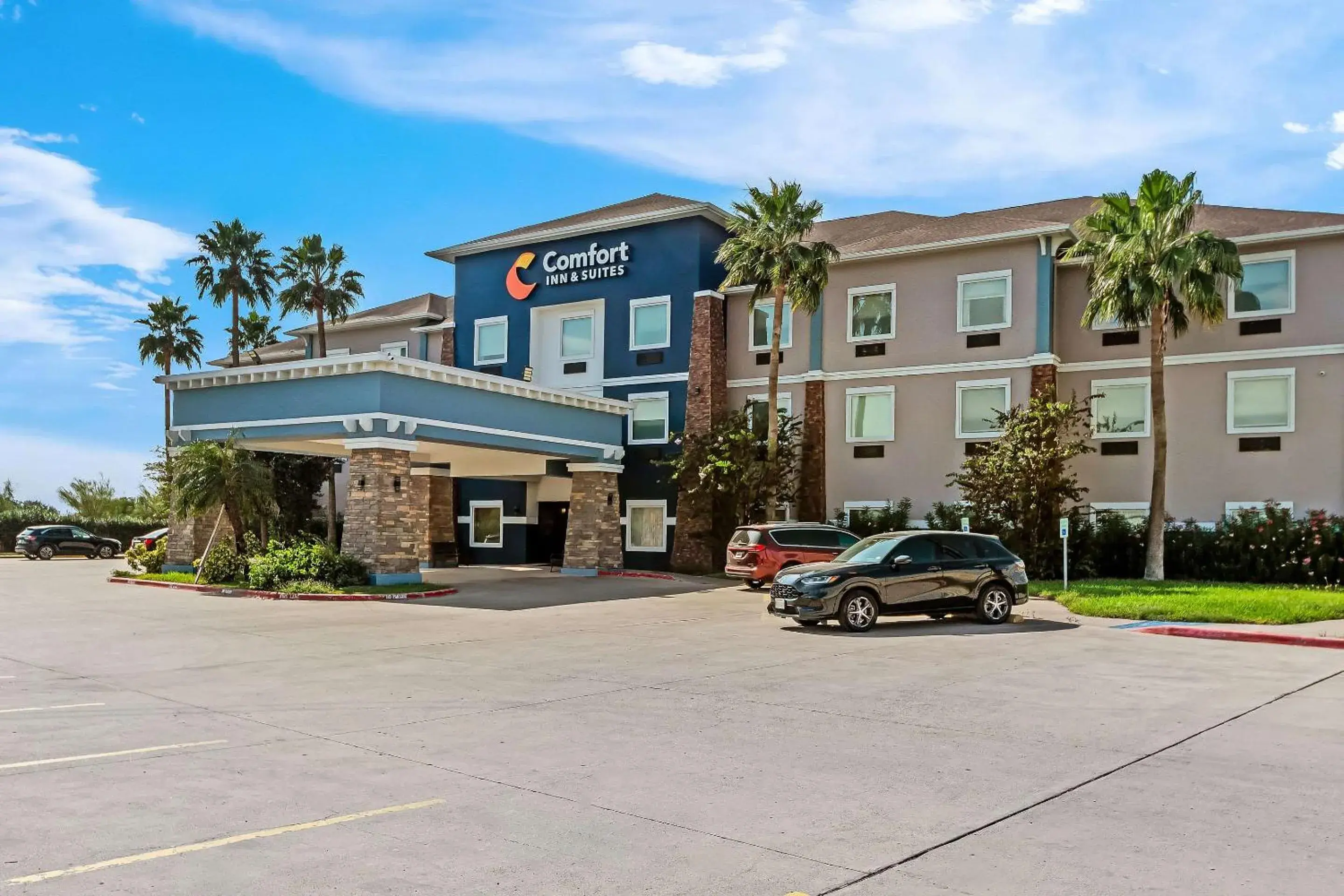 Property building in Comfort Inn & Suites Donna near I-2 Property building in Comfort Inn & Suites Donna near I-2