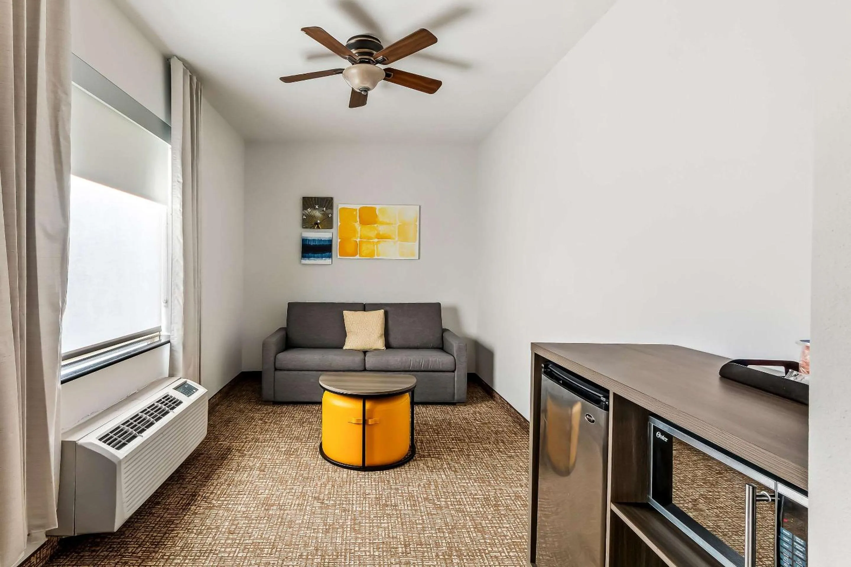 Bedroom in Comfort Inn & Suites Donna near I-2